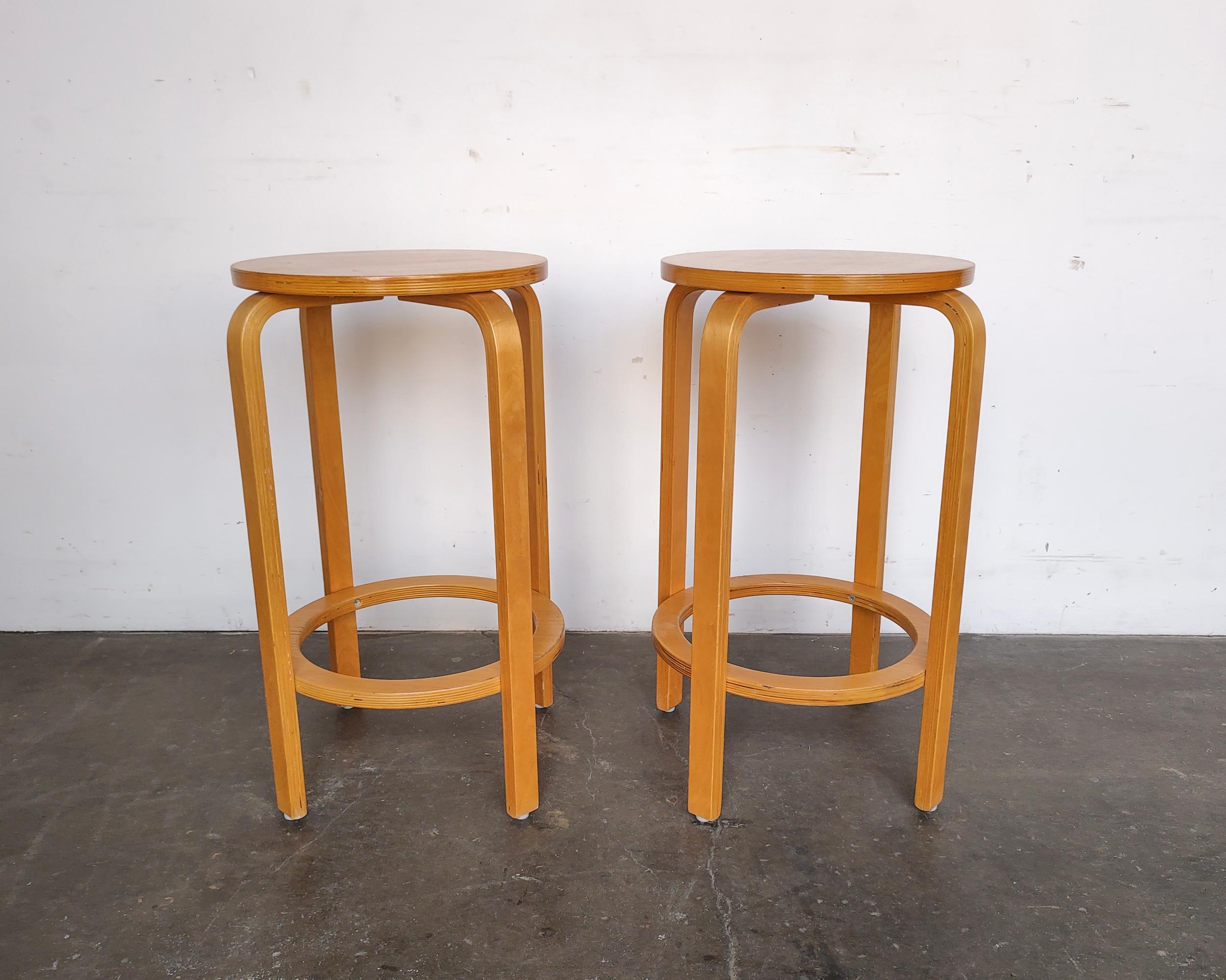 Pair of birch bentwood counter height stools in the style of early Alvar Aalto design. Overall great condition, some light wear to seats and a few areas of discoloration.

Measures: 13.75