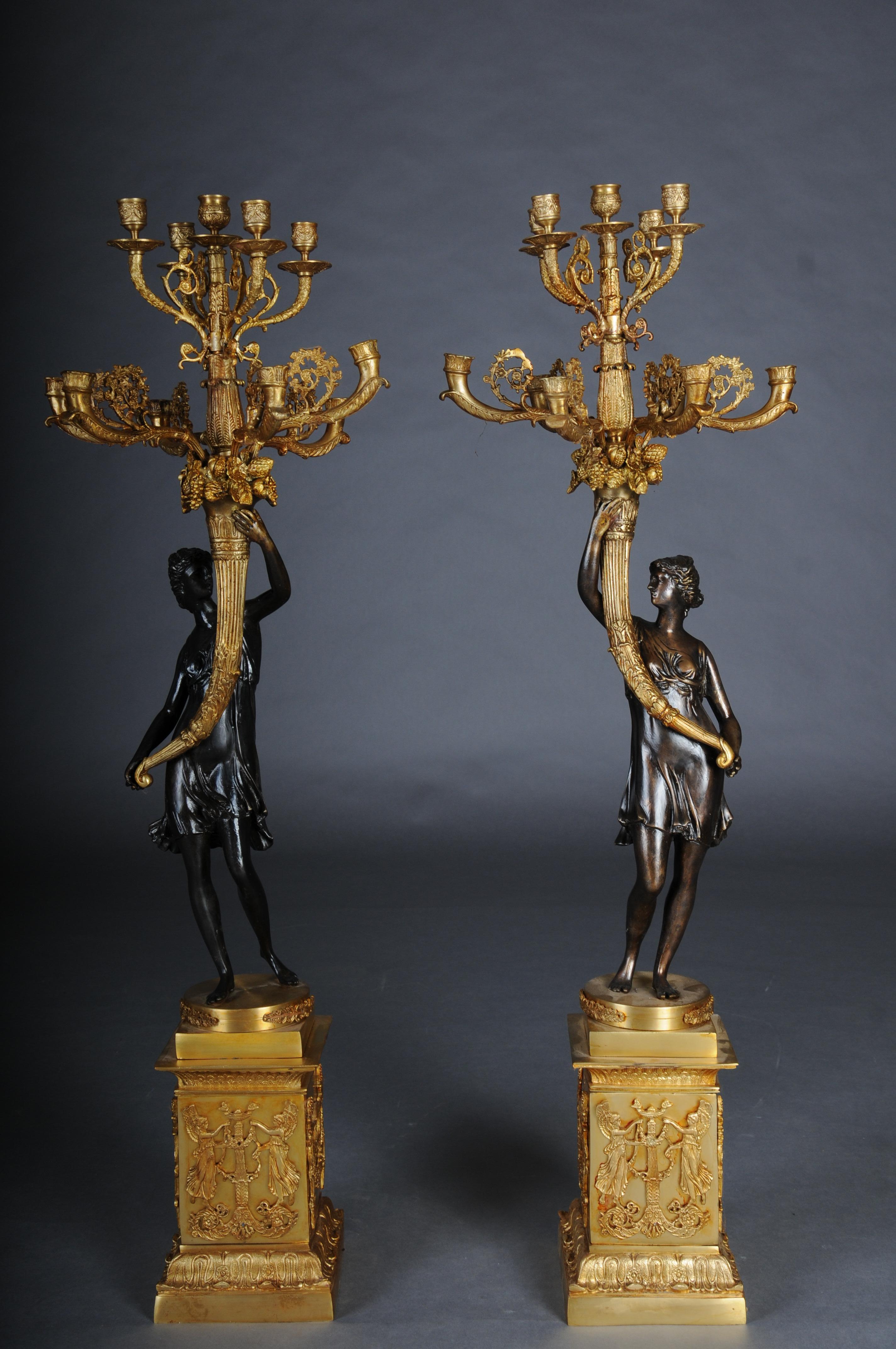 Pair (2) of magnificent French candelabra made of gilt brass bronze In Good Condition For Sale In Berlin, DE