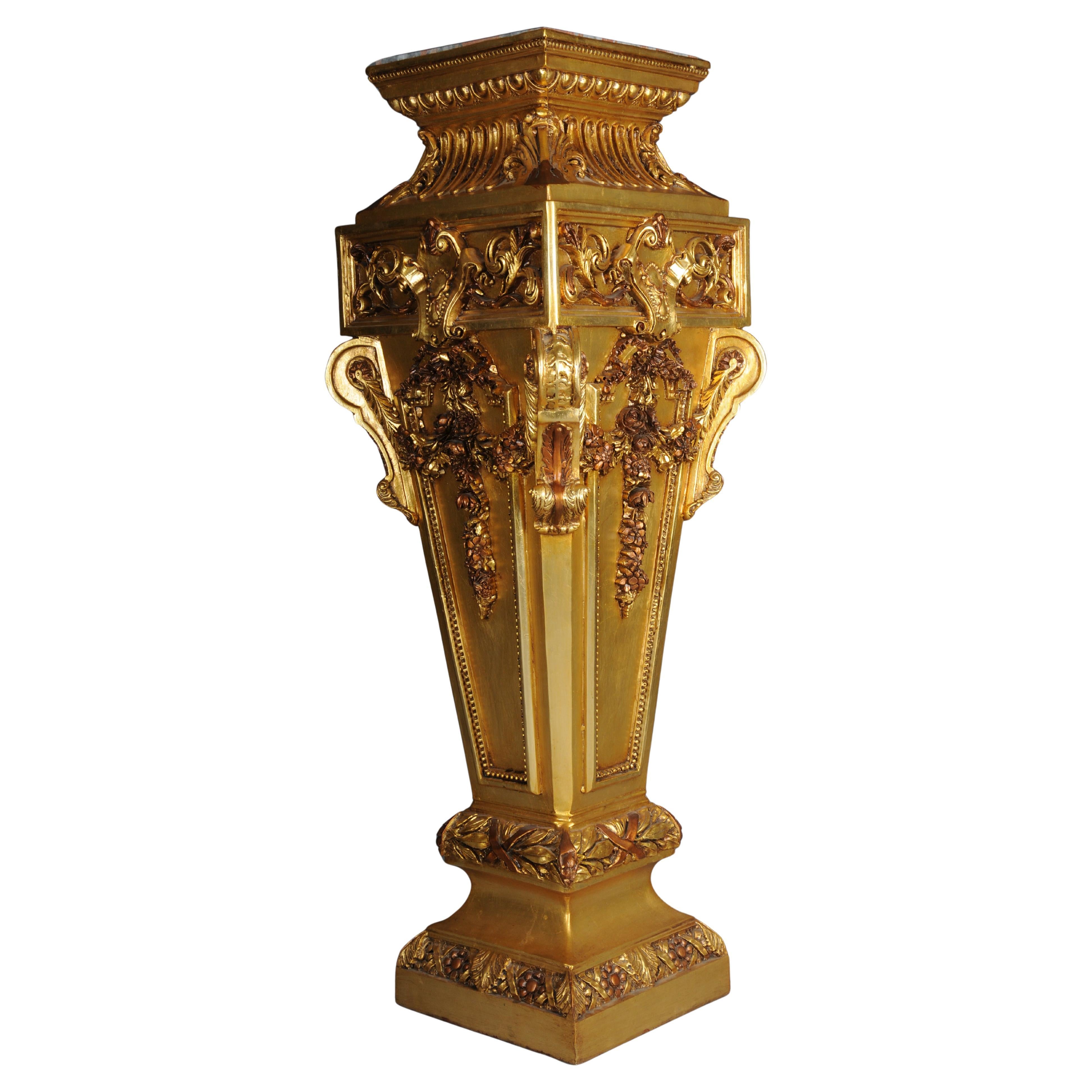 Pareja (2) de magníficas columnas/pedestales dorados, madera maciza

Un impresionante par de columnas francesas de madera dorada y mármol de gran calidad. Cada pedestal se asienta sobre una base cuadrada escalonada con un diseño muy decorativo con