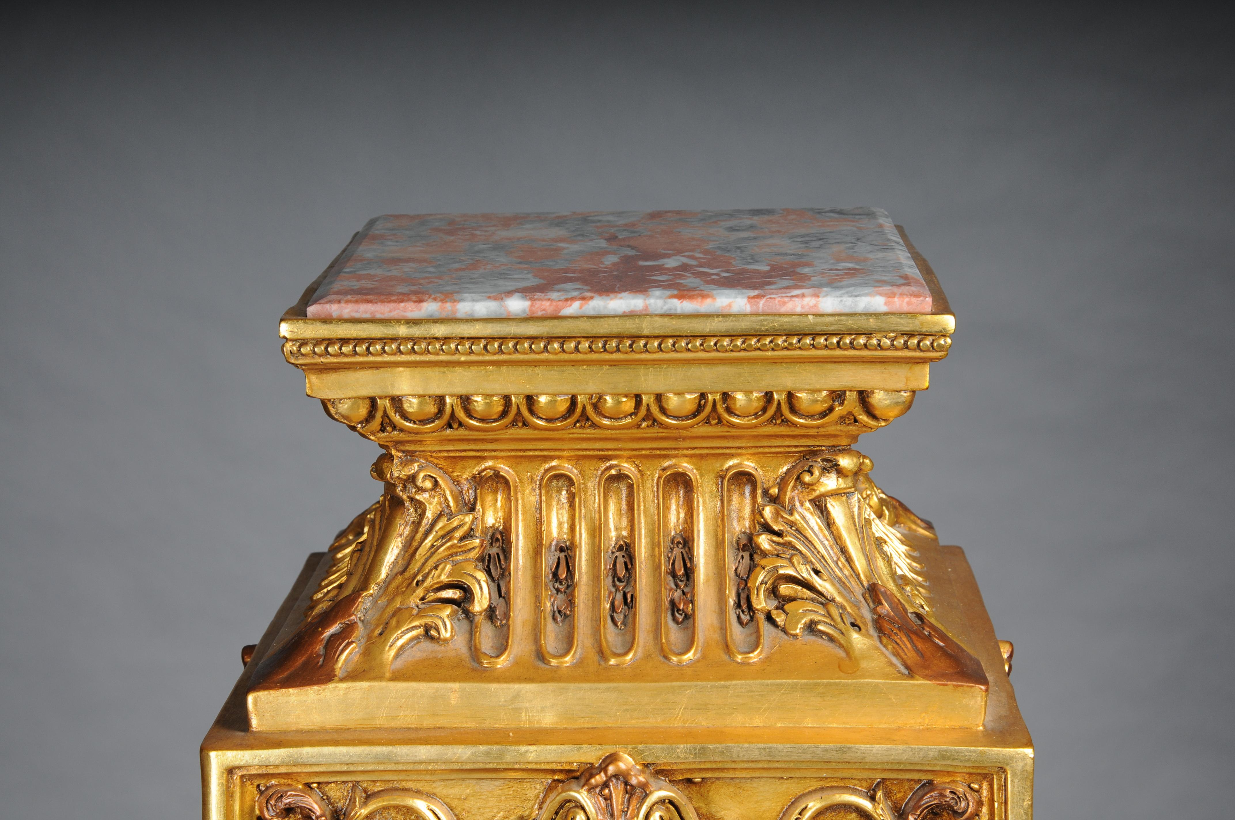 Pareja (2) de magníficas columnas/pedestales dorados, madera maciza, Siglo XX Tallado a mano en venta