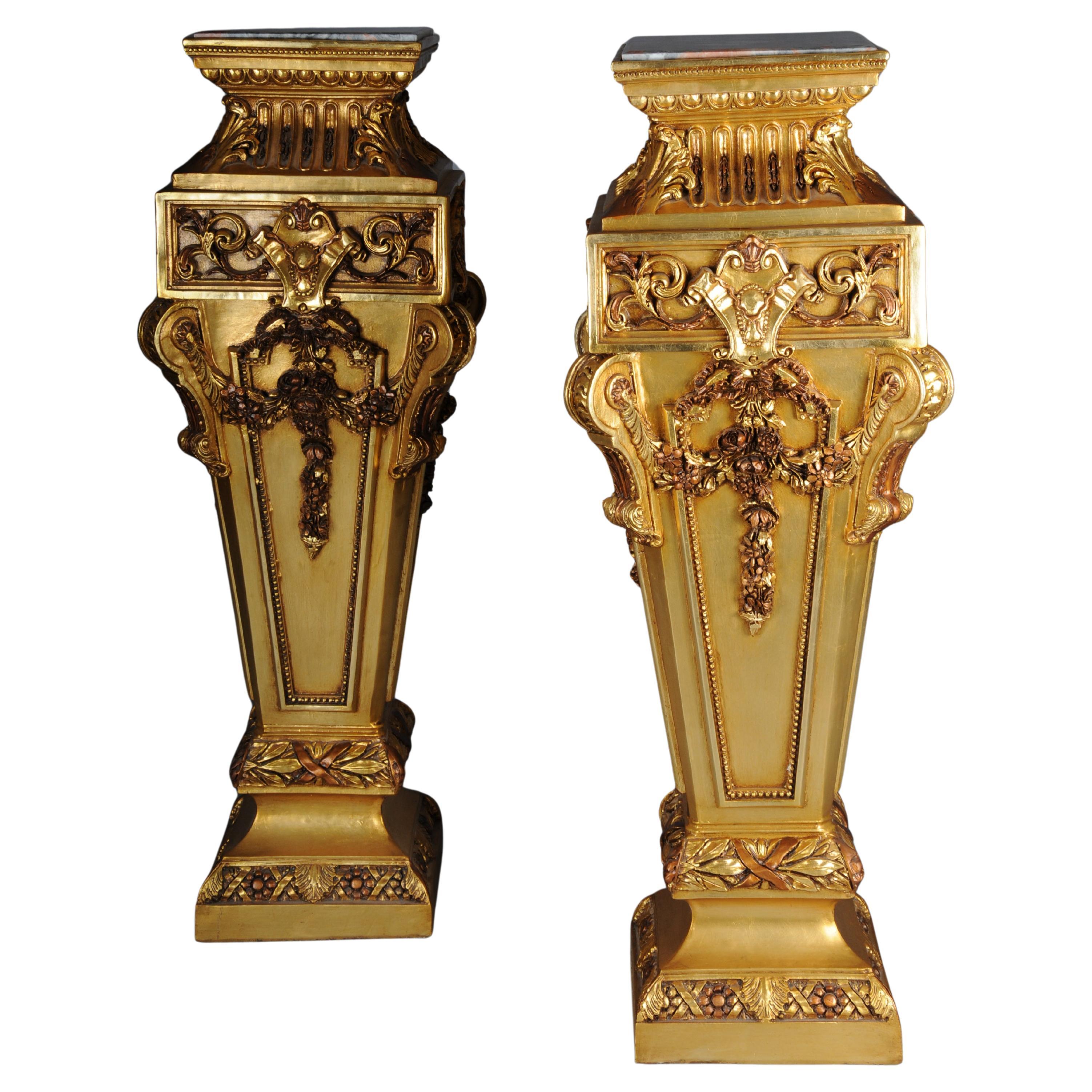 Pareja (2) de magníficas columnas/pedestales dorados, madera maciza, Siglo XX