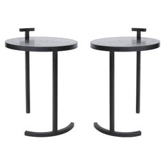 Paire de tables d'appoint modernes Minimalistes faites à la main en acier moulé:: noirci et ciré