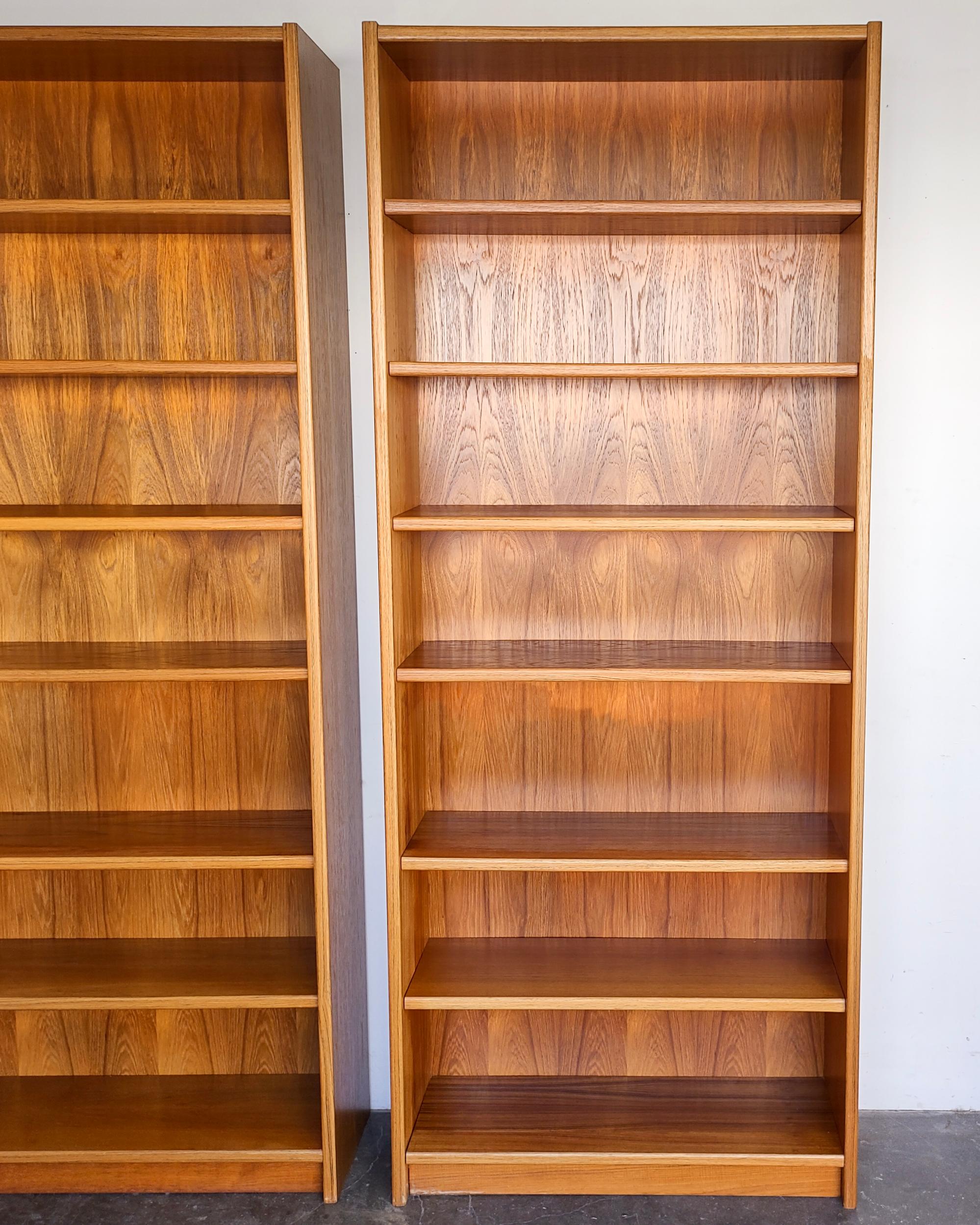 Pair '2' of Tall Mid-Century Danish Modern Teak Bookshelves In Good Condition In Hawthorne, CA