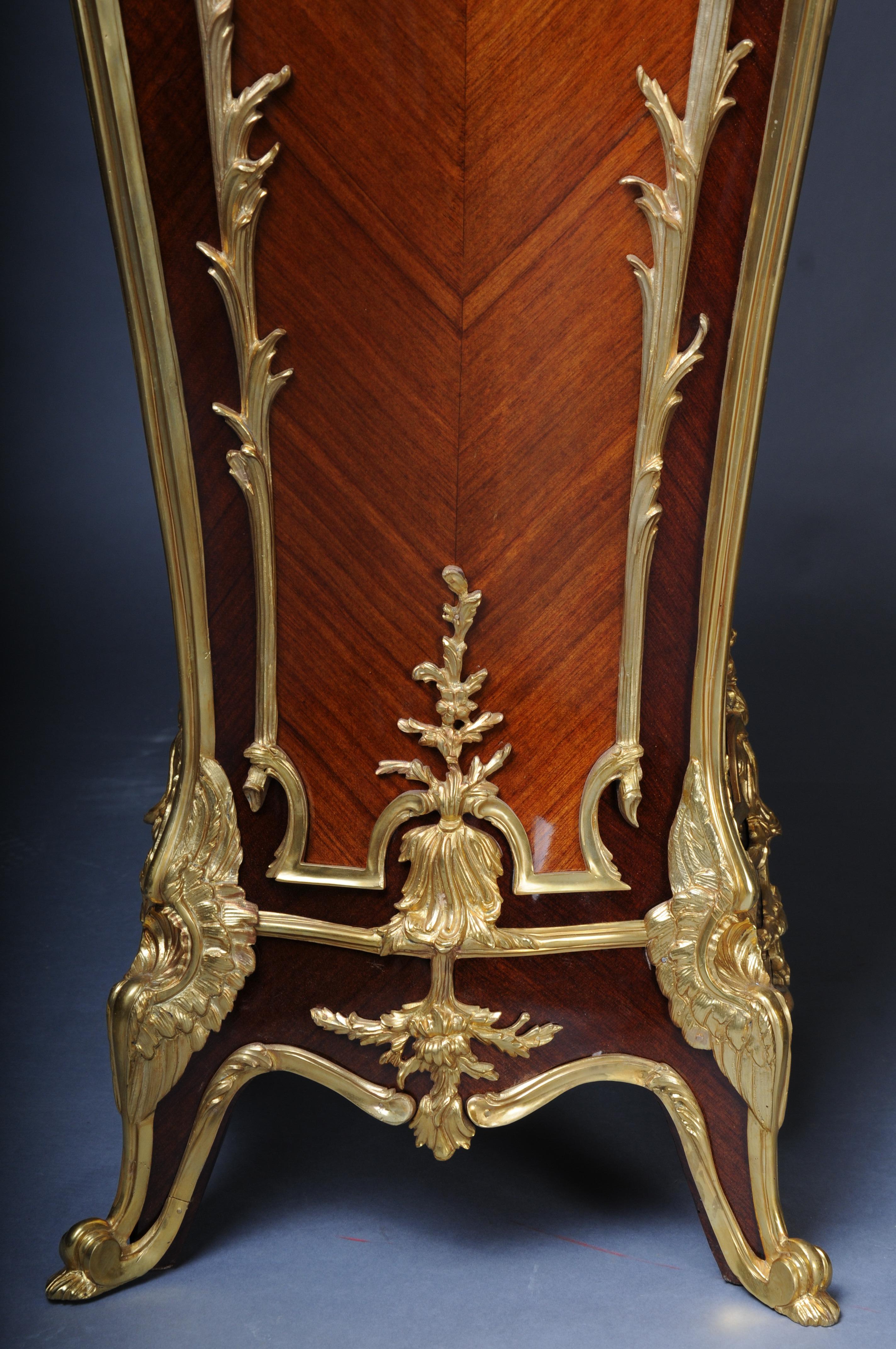 Pair (2) royal pedestals/columns, 20th century, gilded For Sale 5