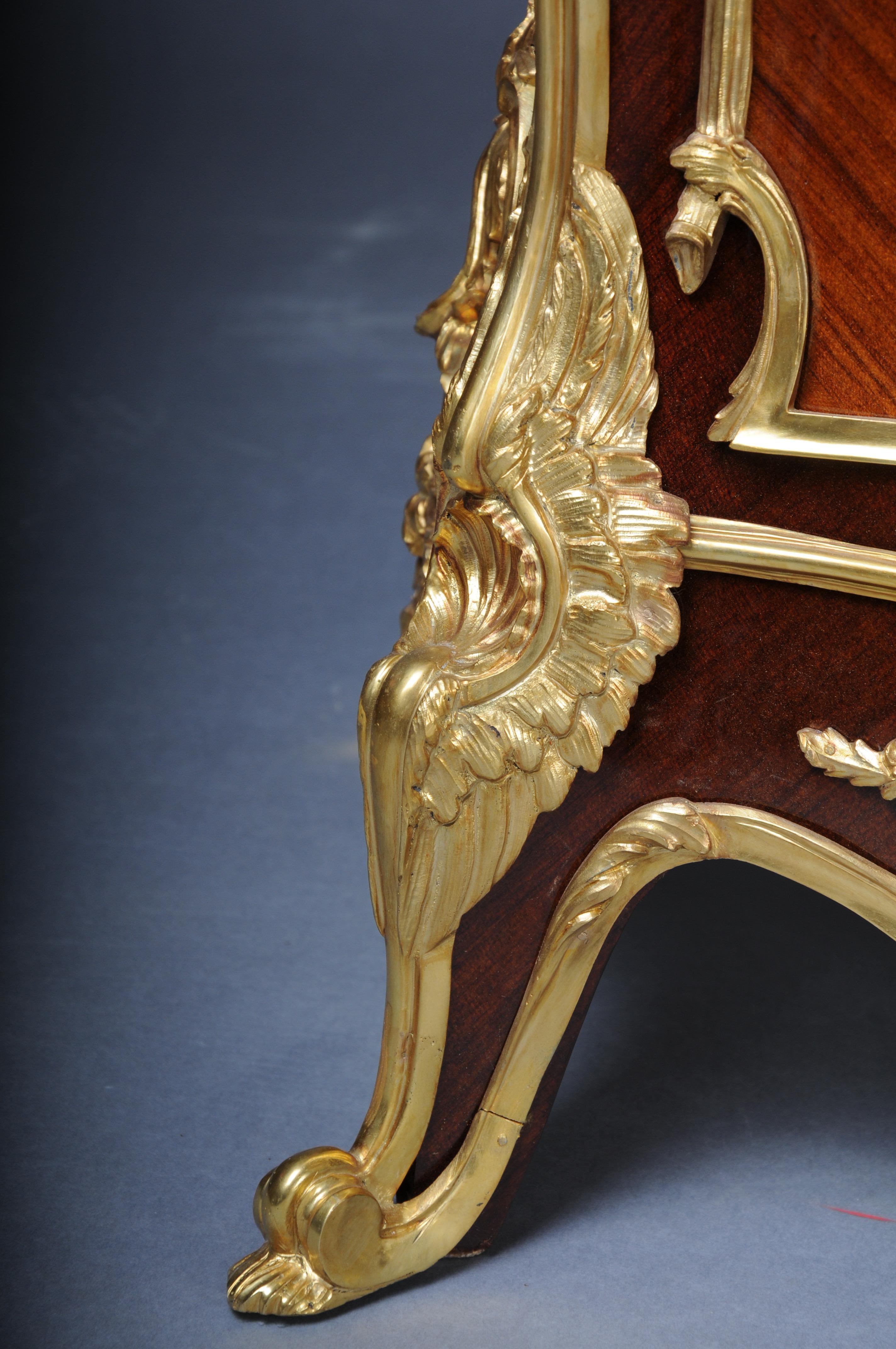 Pair (2) royal pedestals/columns, 20th century, gilded For Sale 6