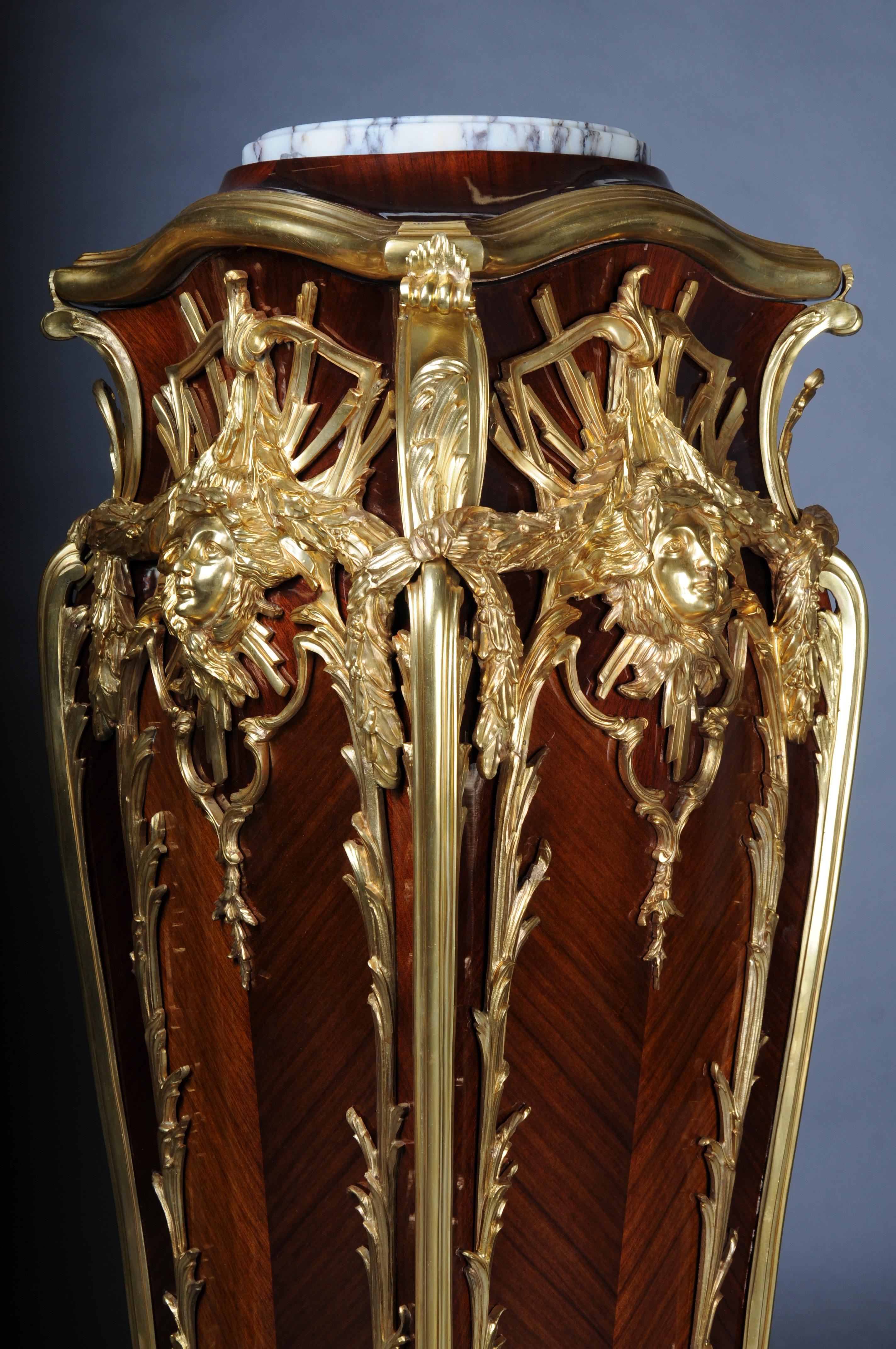 Pair (2) royal pedestals/columns, 20th century, gilded For Sale 1