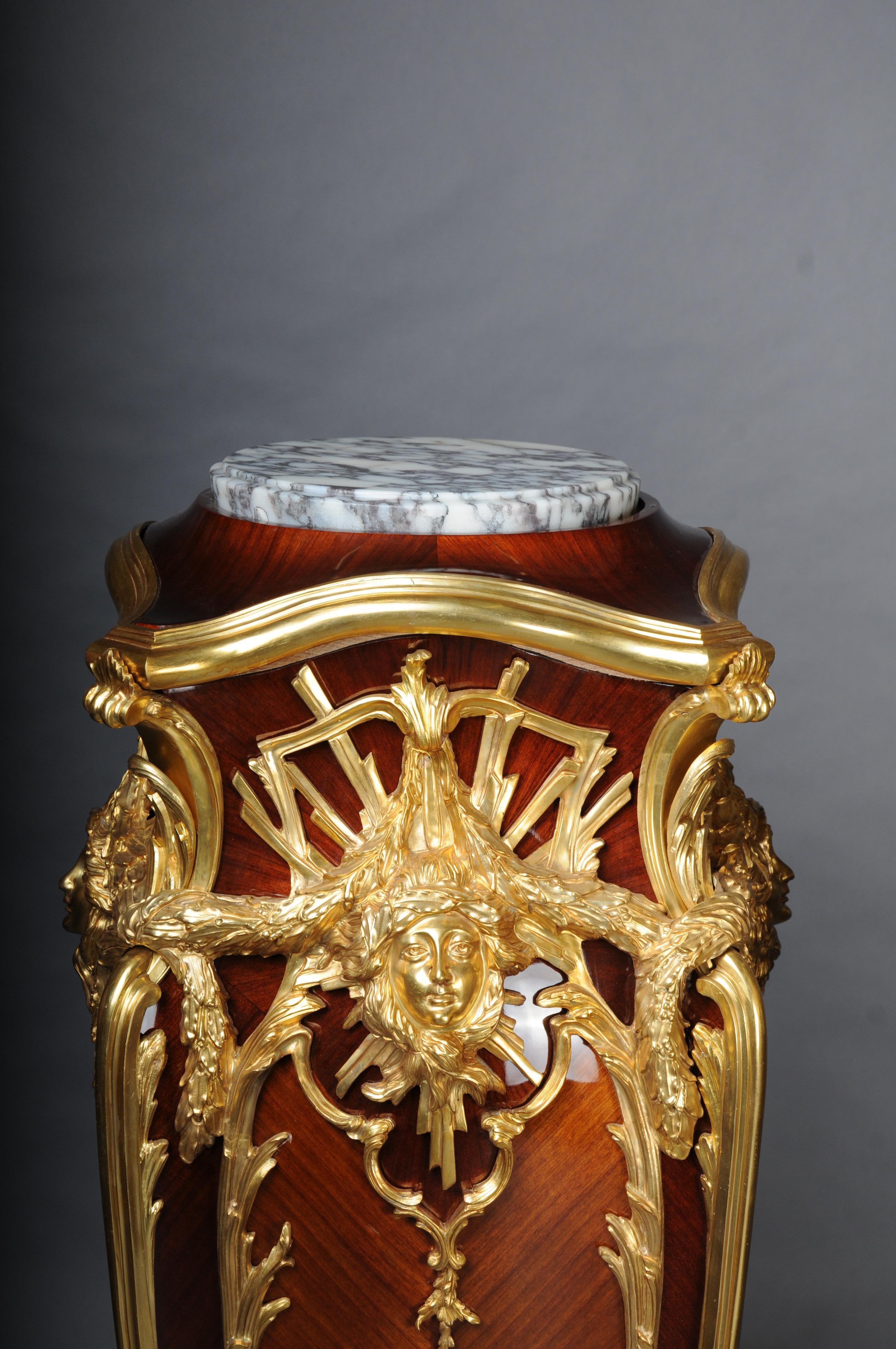 Pair (2) royal pedestals/columns, 20th century, gilded For Sale 2