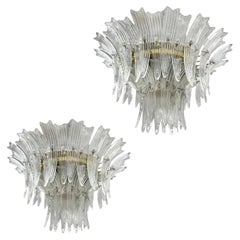 Coppia di lampadari a due piani con palmette in vetro di Murano di Barovier Toso, Italia