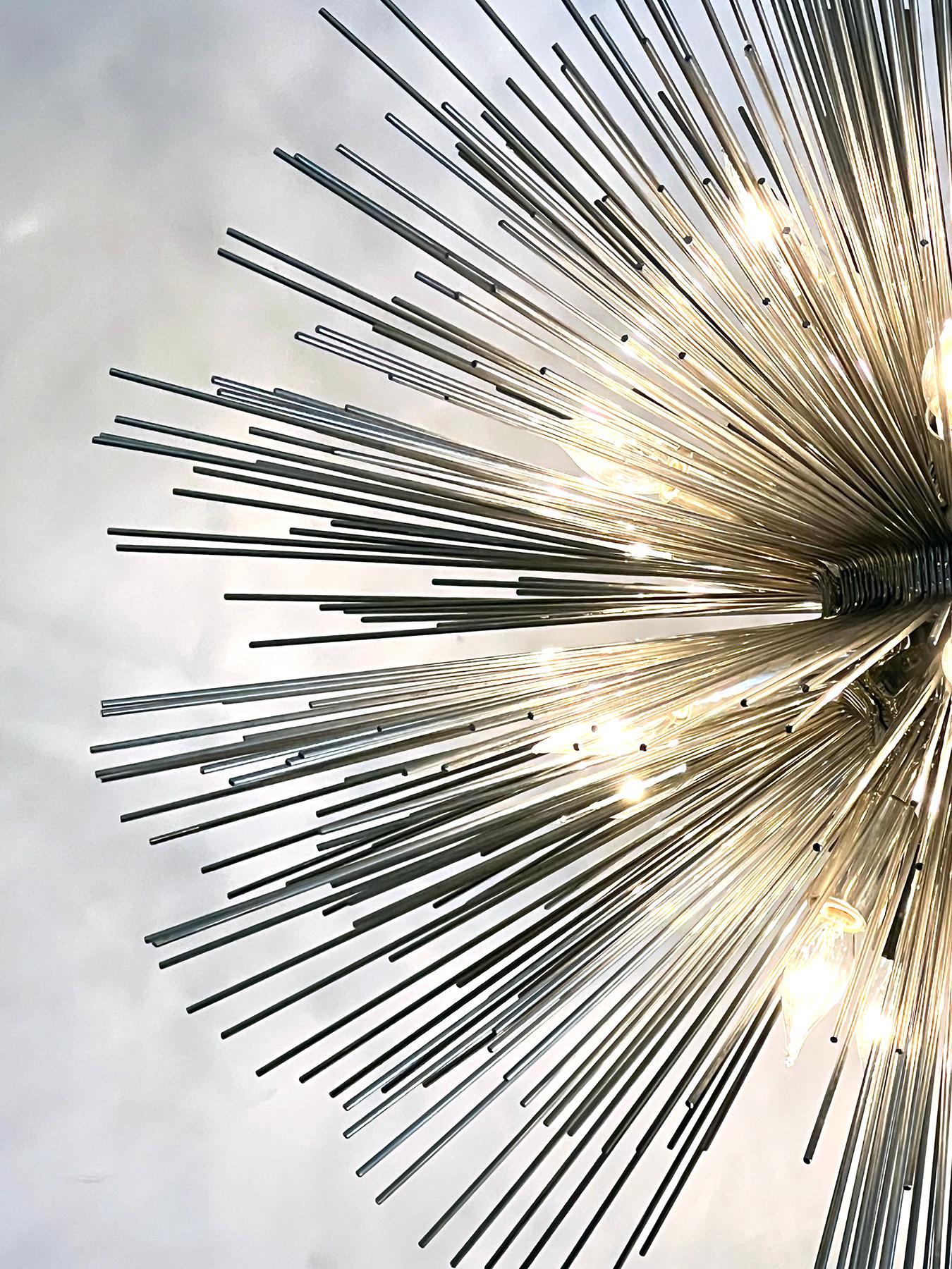 Plaqué Paire de lustres Sputnik à 20 lumières de style Mid-century par Jean de Merry pour Lumiere en vente