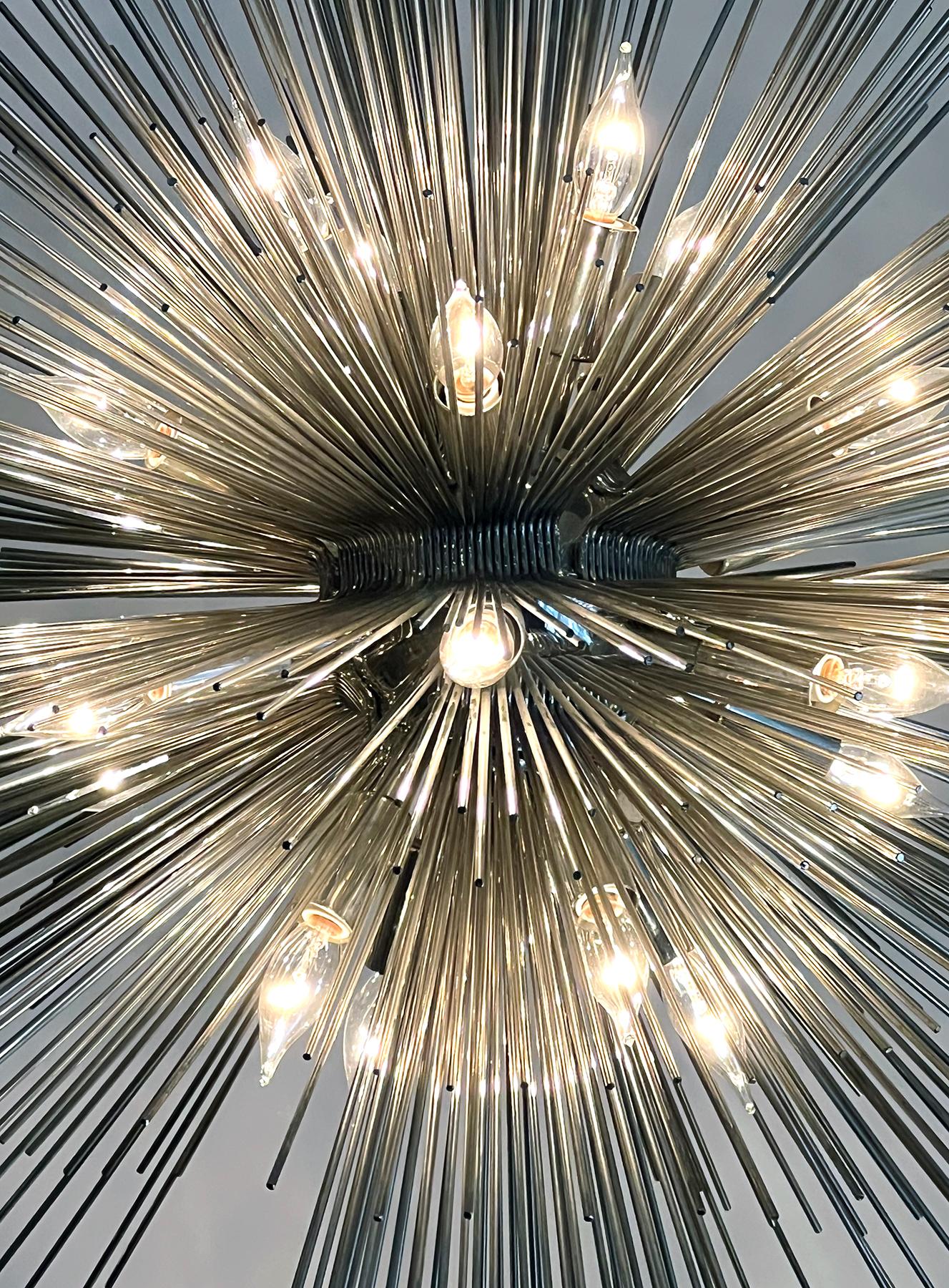 Paire de lustres Sputnik à 20 lumières de style Mid-century par Jean de Merry pour Lumiere Bon état - En vente à San Francisco, CA