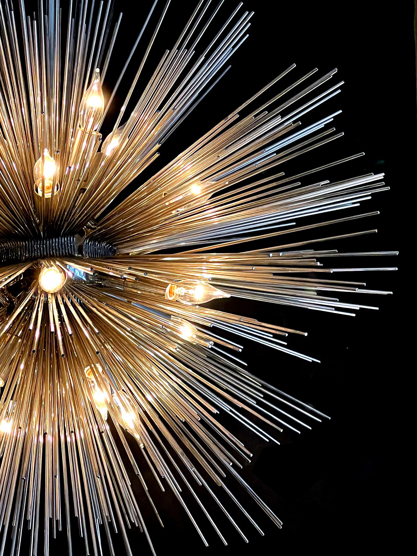 Paire de lustres Sputnik à 20 lumières de style Mid-century par Jean de Merry pour Lumiere en vente 1