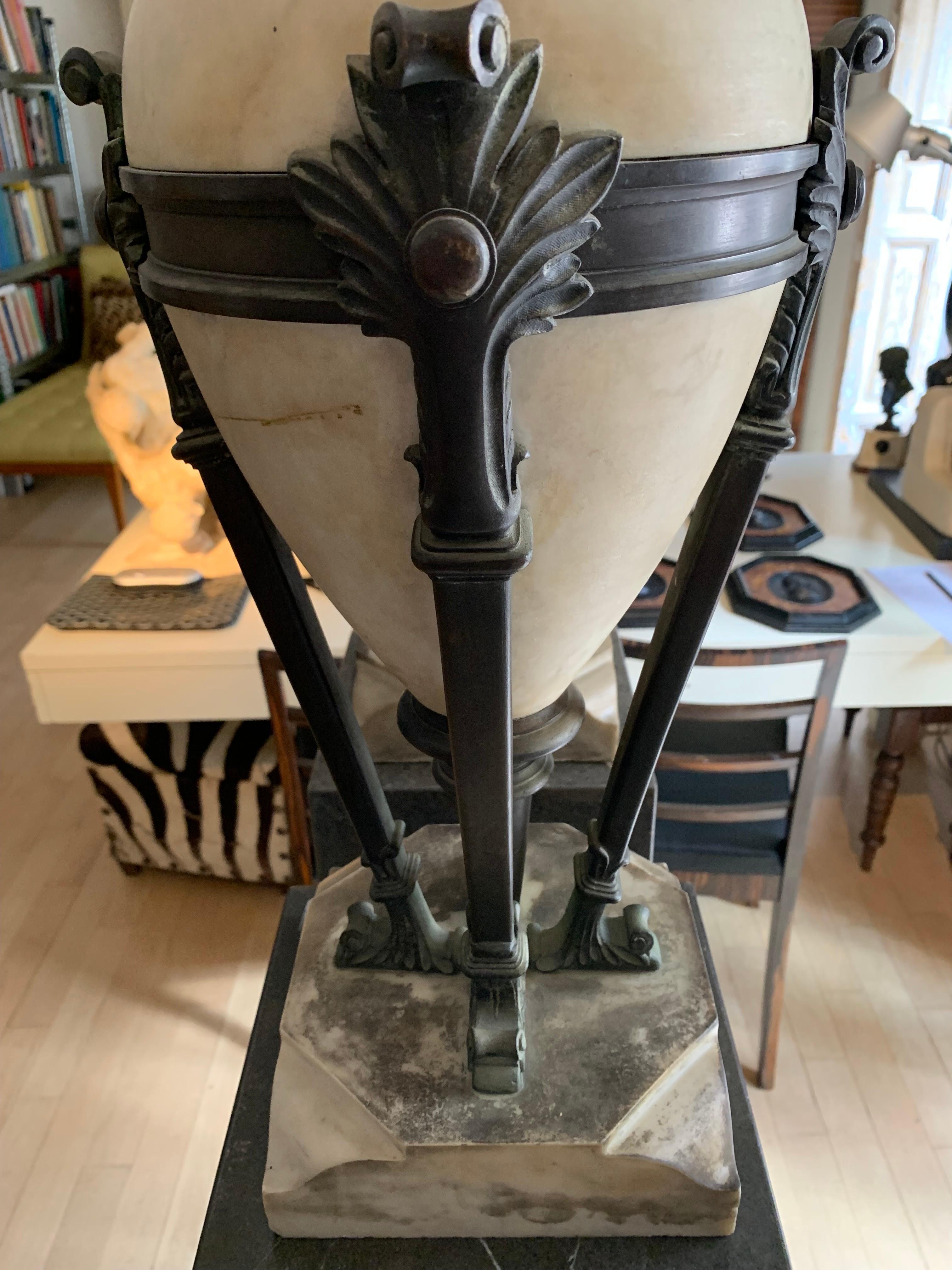 Pair 20th Century Art Deco Marble and Bronze Urns Vases  In Good Condition For Sale In Madrid, ES