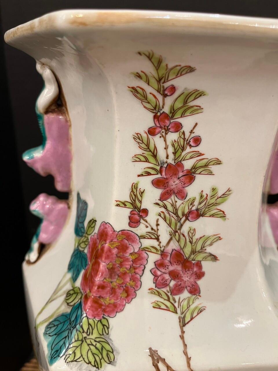 Porcellana Coppia di vasi Famille Rose cinesi del XX secolo