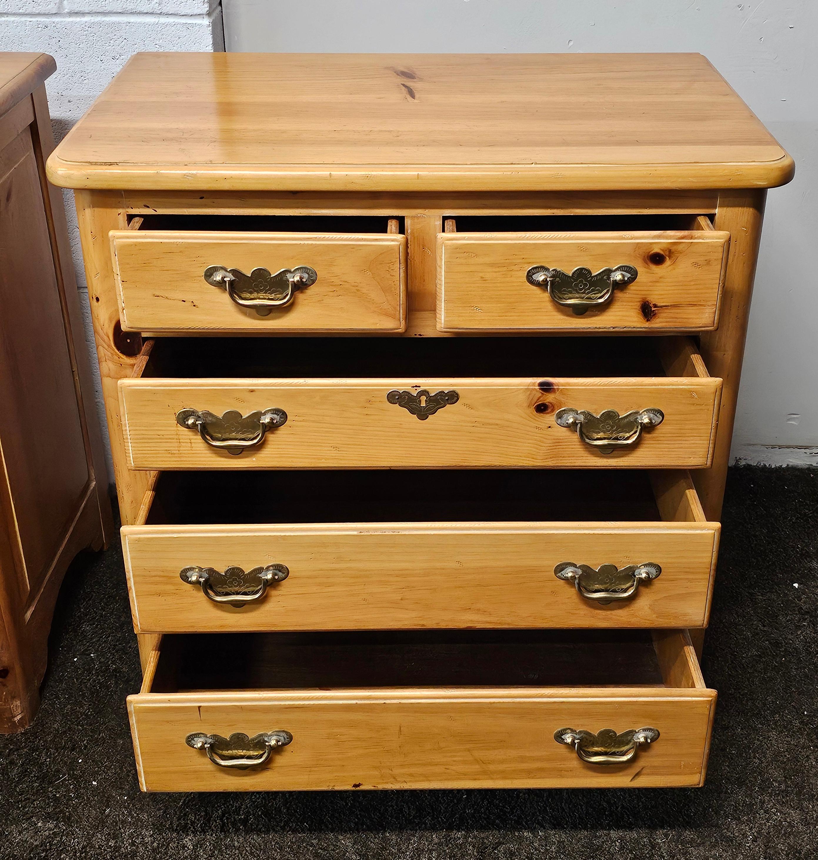 Américain Paire de commodes de célibataire en pin du début du 20e siècle, style américain en vente