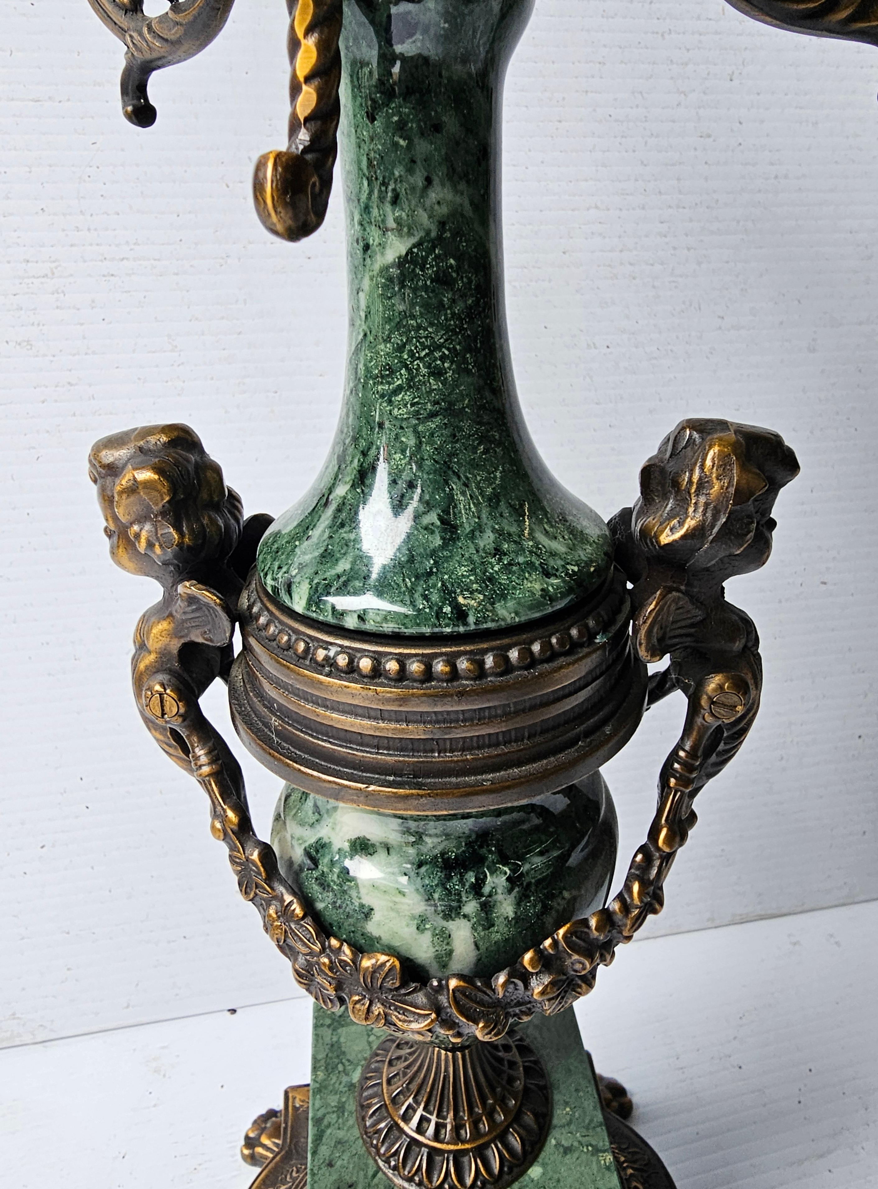 Altro Coppia di candelabri a 7 luci in marmo verde e patinato stile impero del XX secolo in vendita