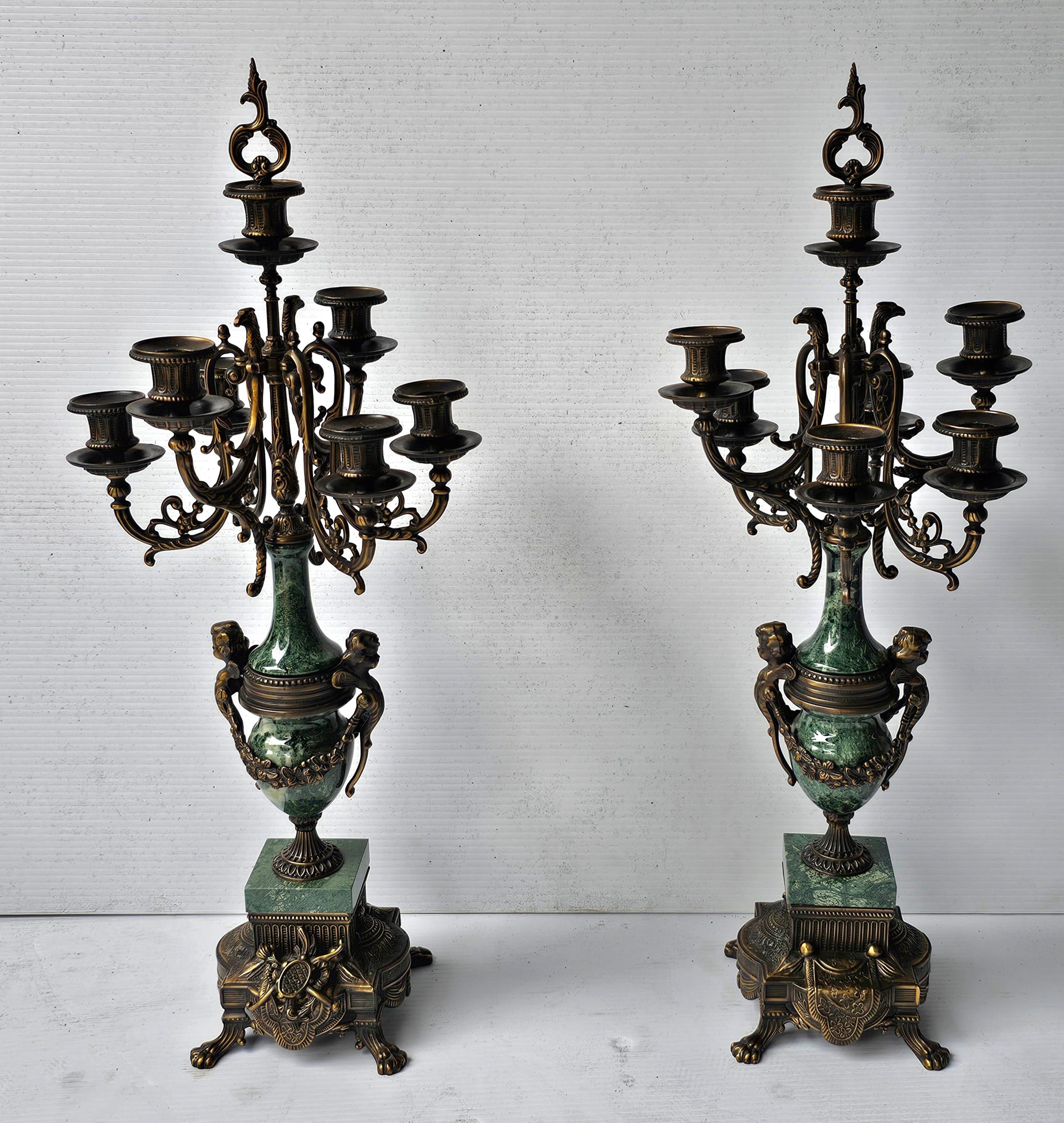 Coppia di candelabri a 7 luci in marmo verde e patinato stile impero del XX secolo in vendita 2