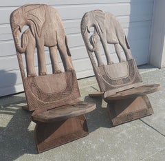 Pareja de sillas de salón de elefante primitivas del siglo XX hechas a mano