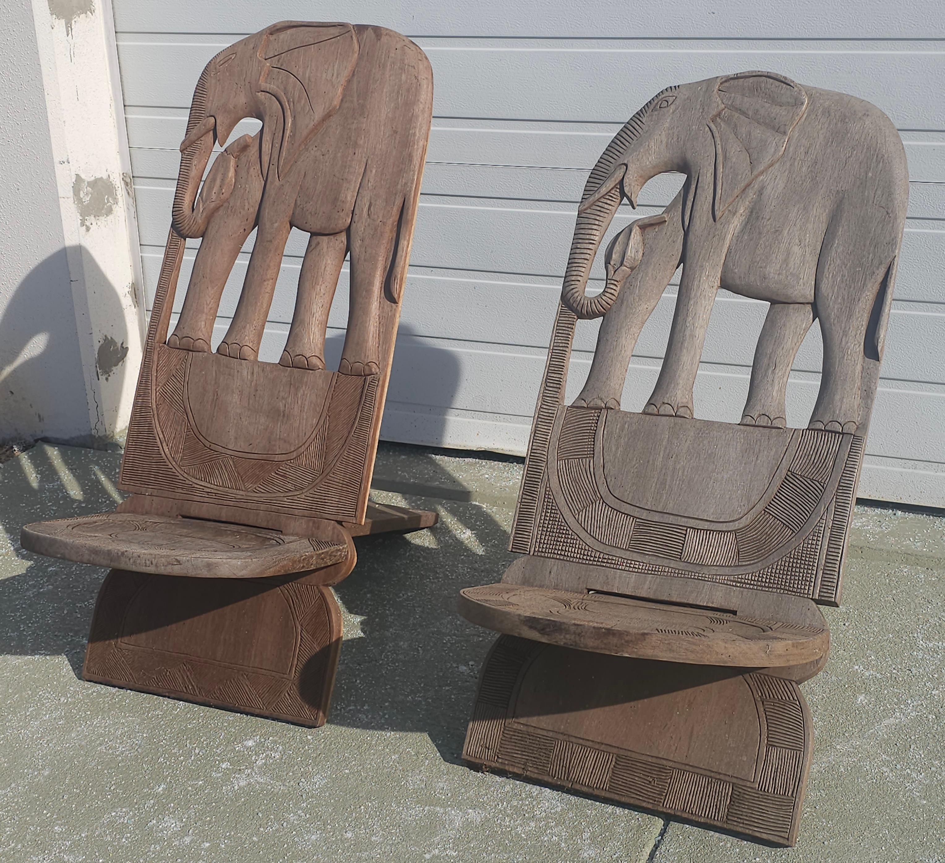 Primitif Paire de chaises longues en forme d'éléphant primitif du 20e siècle, fabriquées à la main en vente