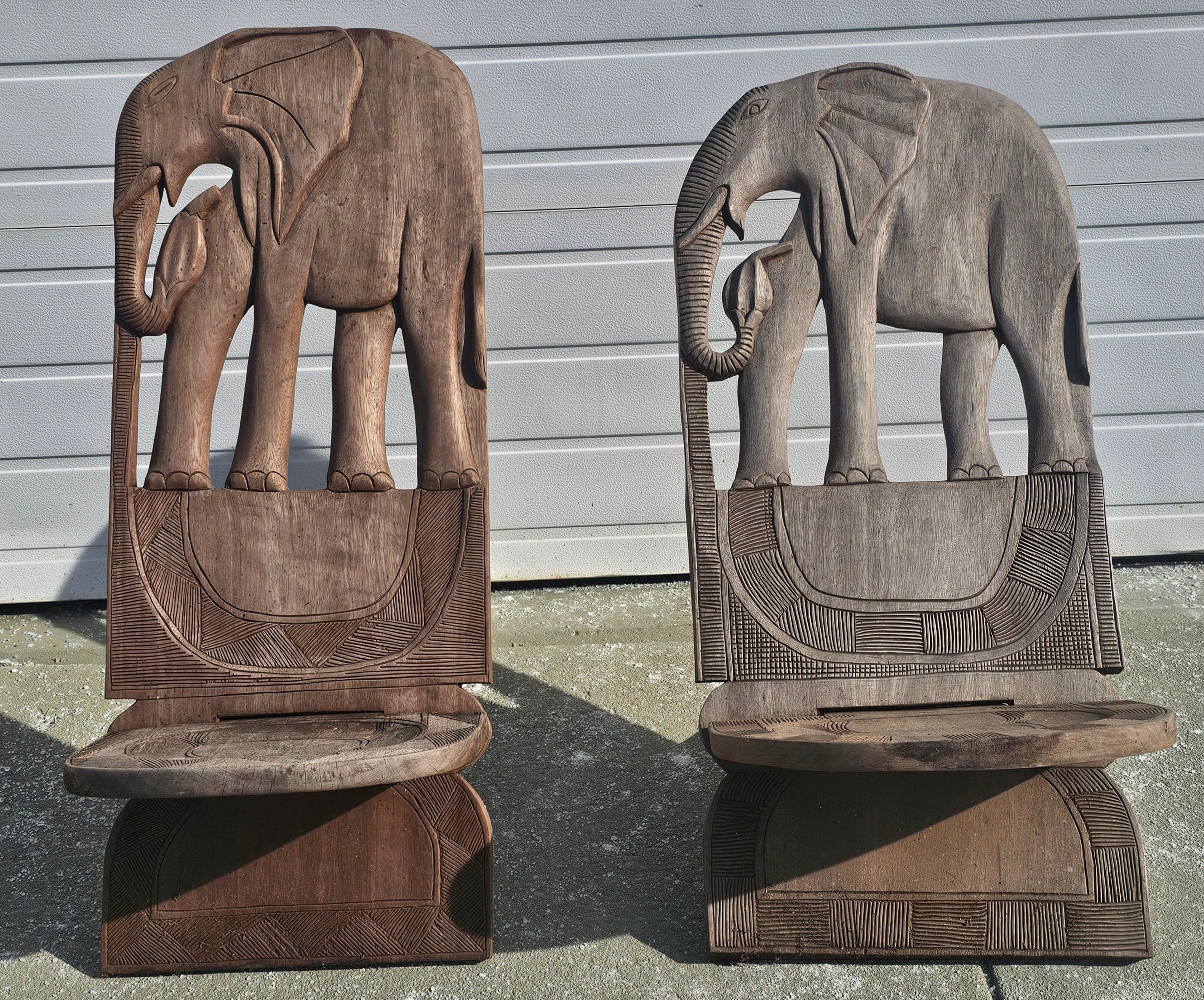 Inconnu Paire de chaises longues en forme d'éléphant primitif du 20e siècle, fabriquées à la main en vente