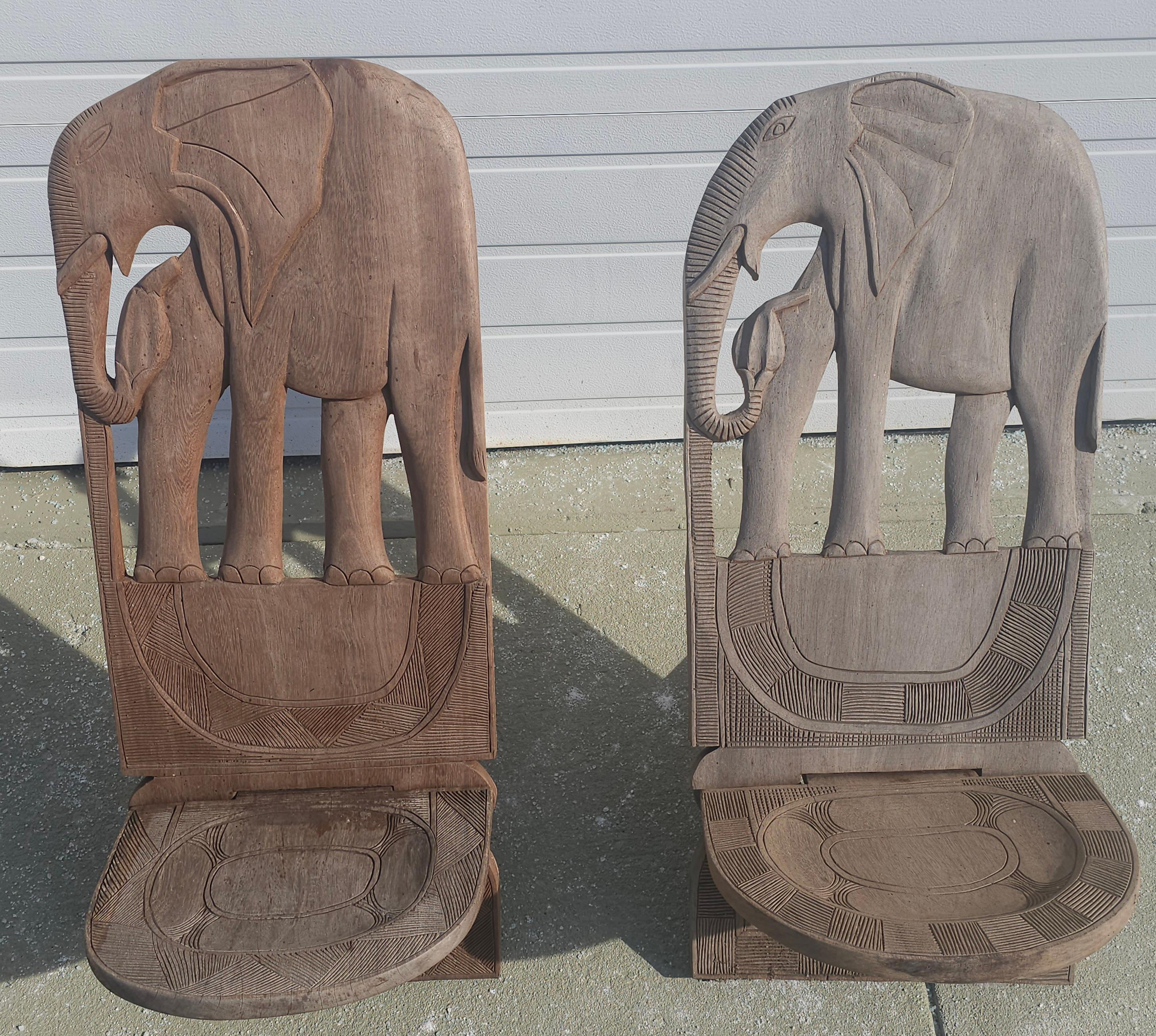 Fait main Paire de chaises longues en forme d'éléphant primitif du 20e siècle, fabriquées à la main en vente