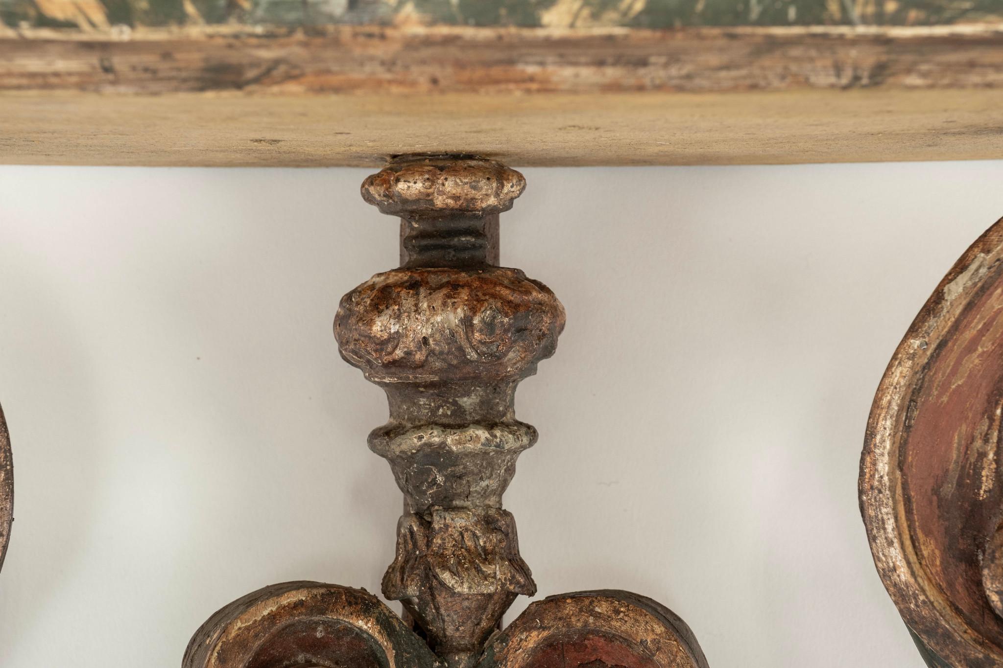 Pareja de estanterías de pared italianas del siglo XX talladas y policromadas Madera en venta