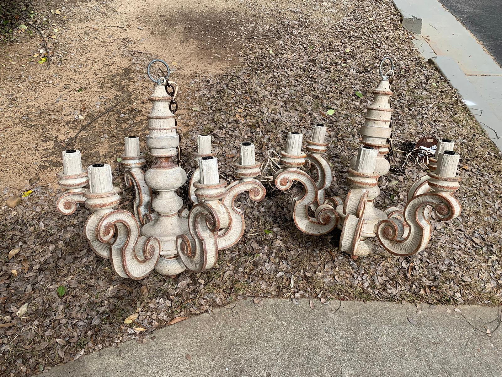 Pair of 20th century Italian continental carved and painted 6-arm wooden chandeliers, circa 1960s.
Brand new wiring.