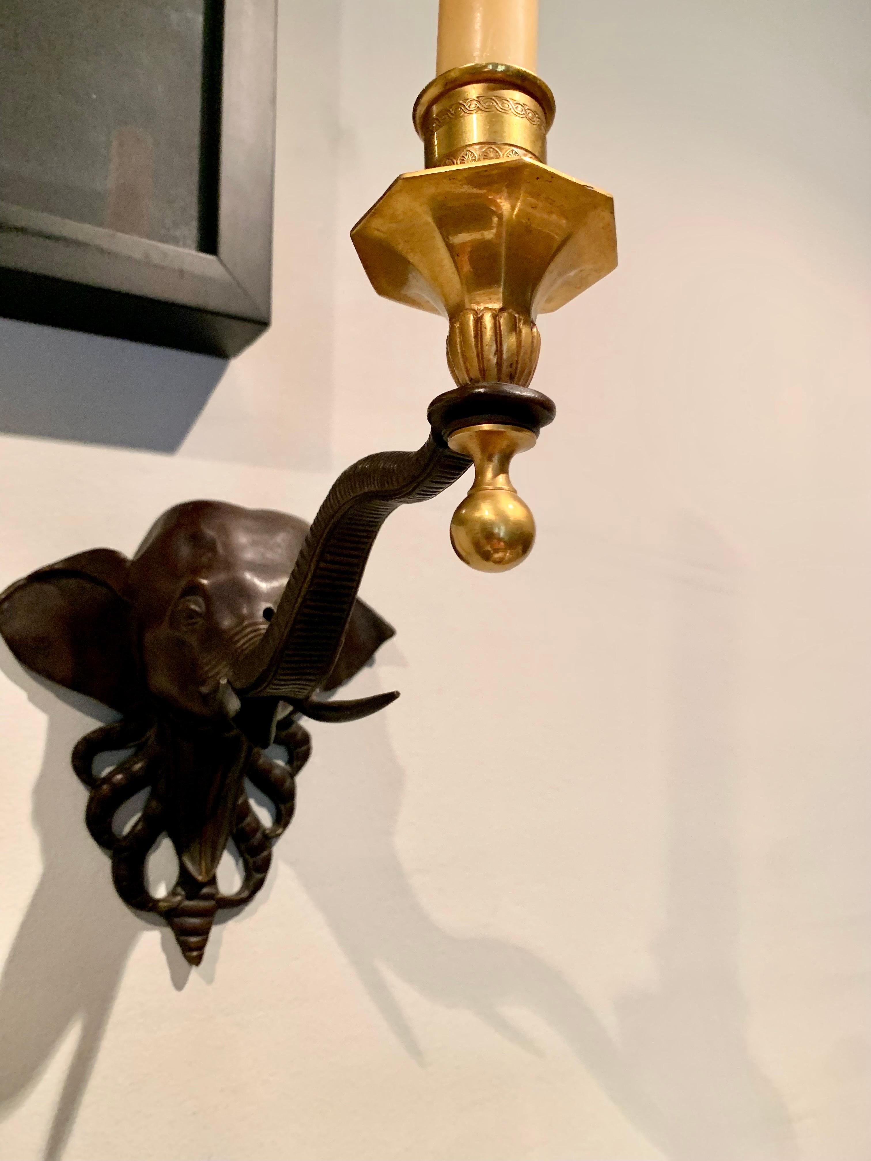 Paire 20ème siècle Style Regency  Bronze et bronze doré  Bougies d'applique en vente 4