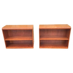 Coppia di librerie laterali basse in ciliegio Schaeffer del XX secolo