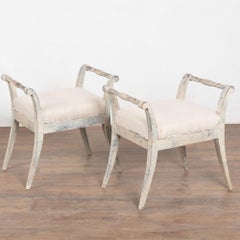 Coppia di sgabelli tabouret bianchi in stile gustaviano svedese del XX secolo