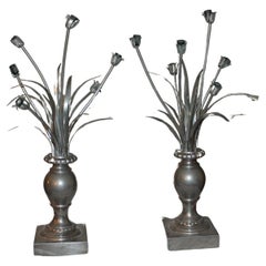 Paire de lampes de bureau Art Déco françaises des années 30 en bronze argenté avec fleurs feuillagées