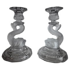 Paire de bougeoirs en verre Art Déco des années 30 Dauphin/ KOI/ Poisson/ Attr. Baccarat