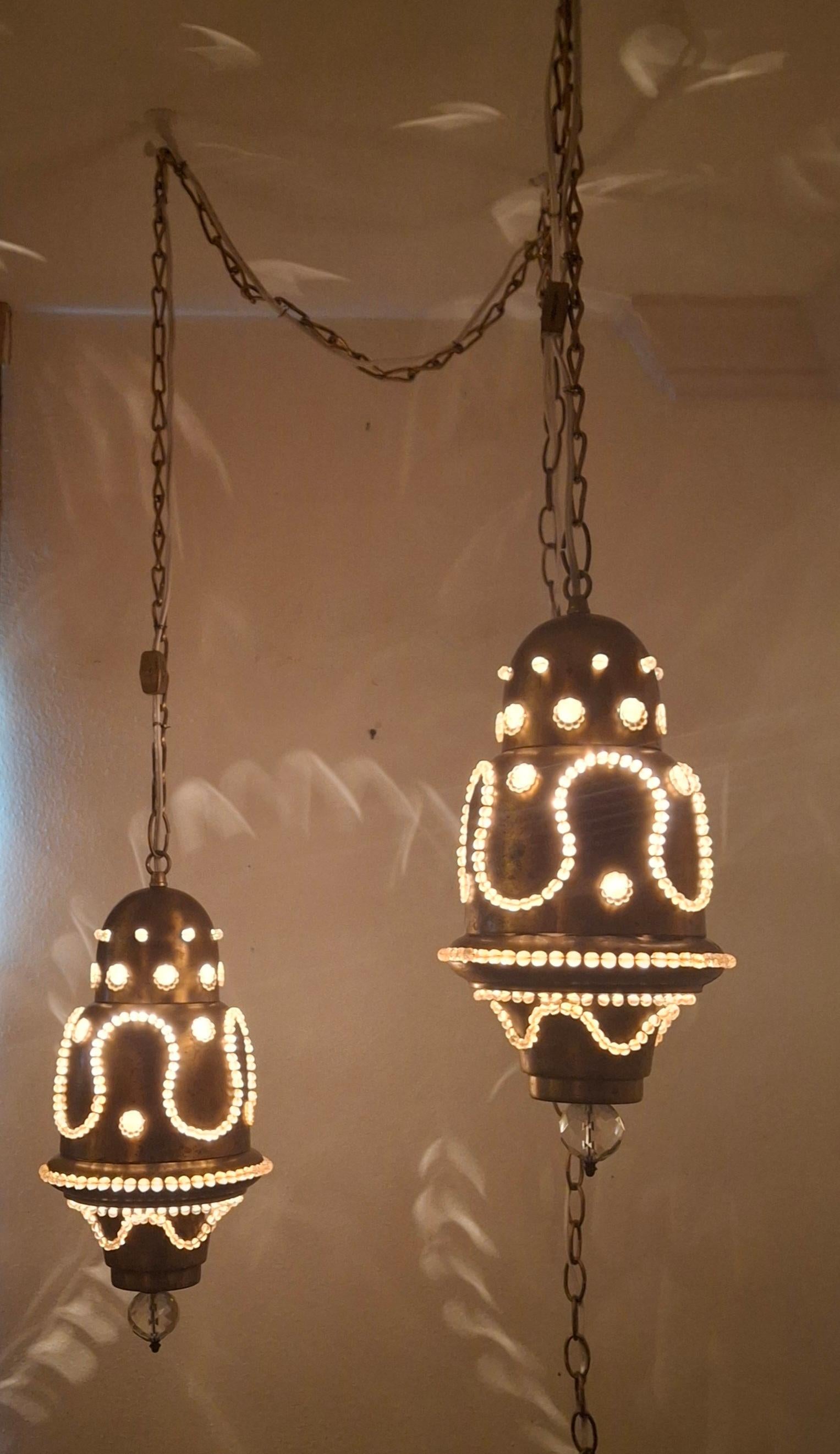 Paire de lanternes suspendues de style marocain/moderne des années 60 en laiton et cristal perlé en vente 4