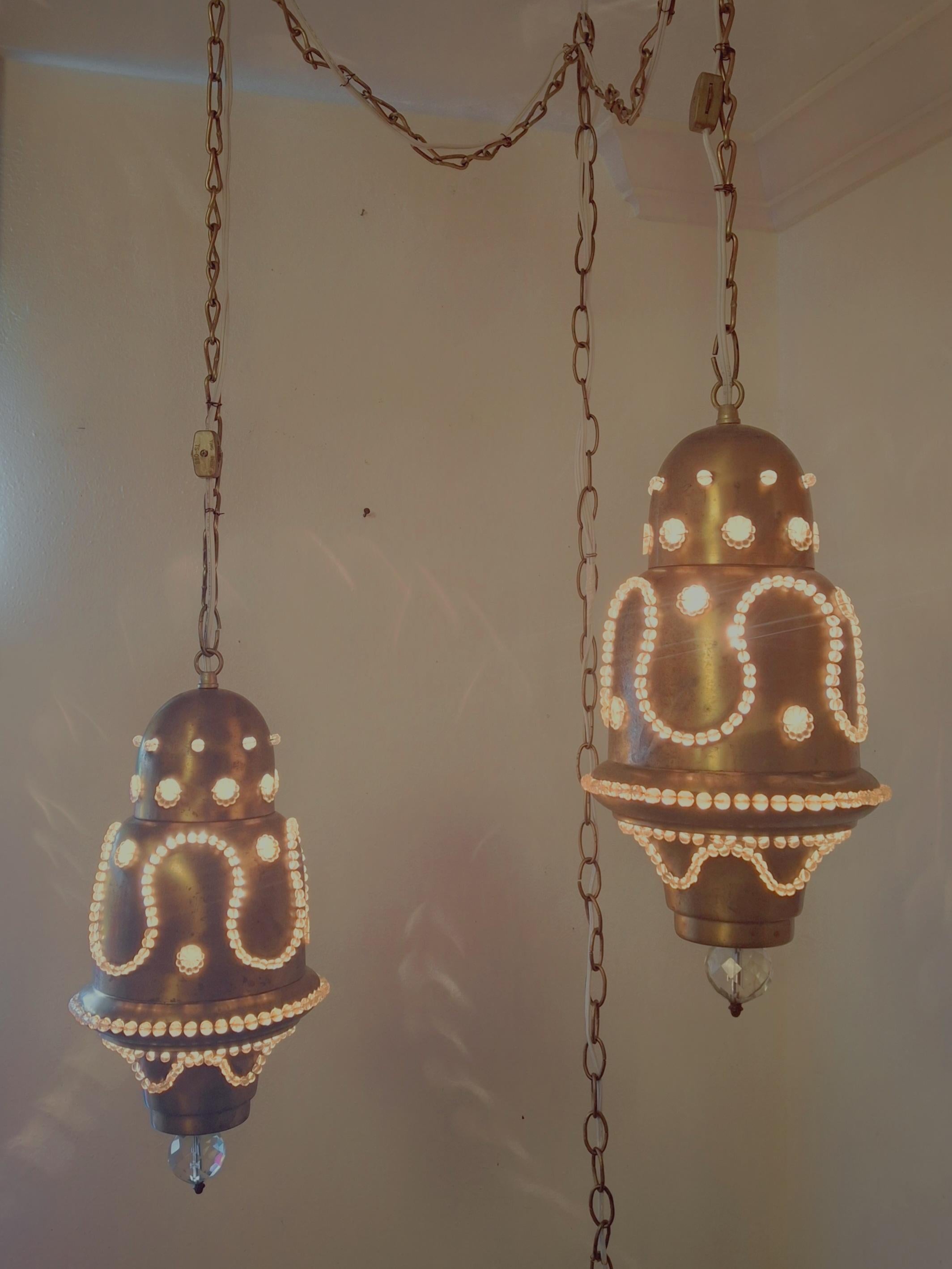 Paire de lanternes suspendues de style marocain/moderne des années 60 en laiton et cristal perlé en vente 8
