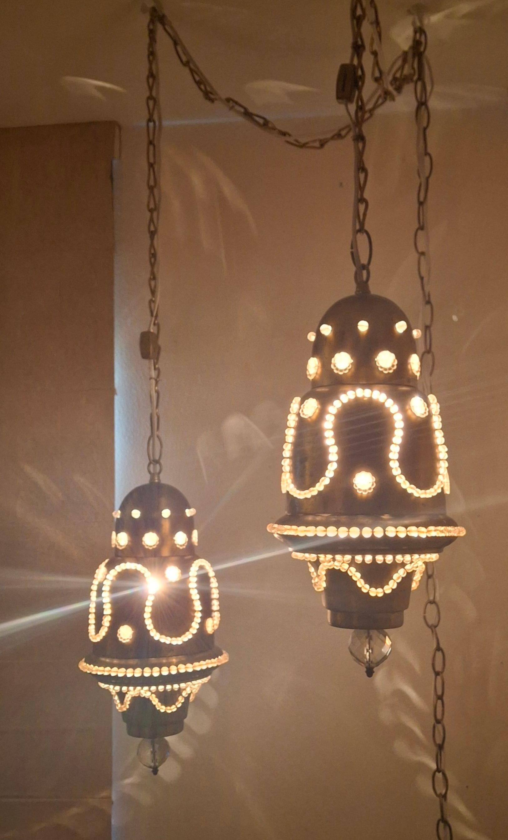 Paire de lanternes suspendues de style marocain/moderne des années 60 en laiton et cristal perlé en vente 12
