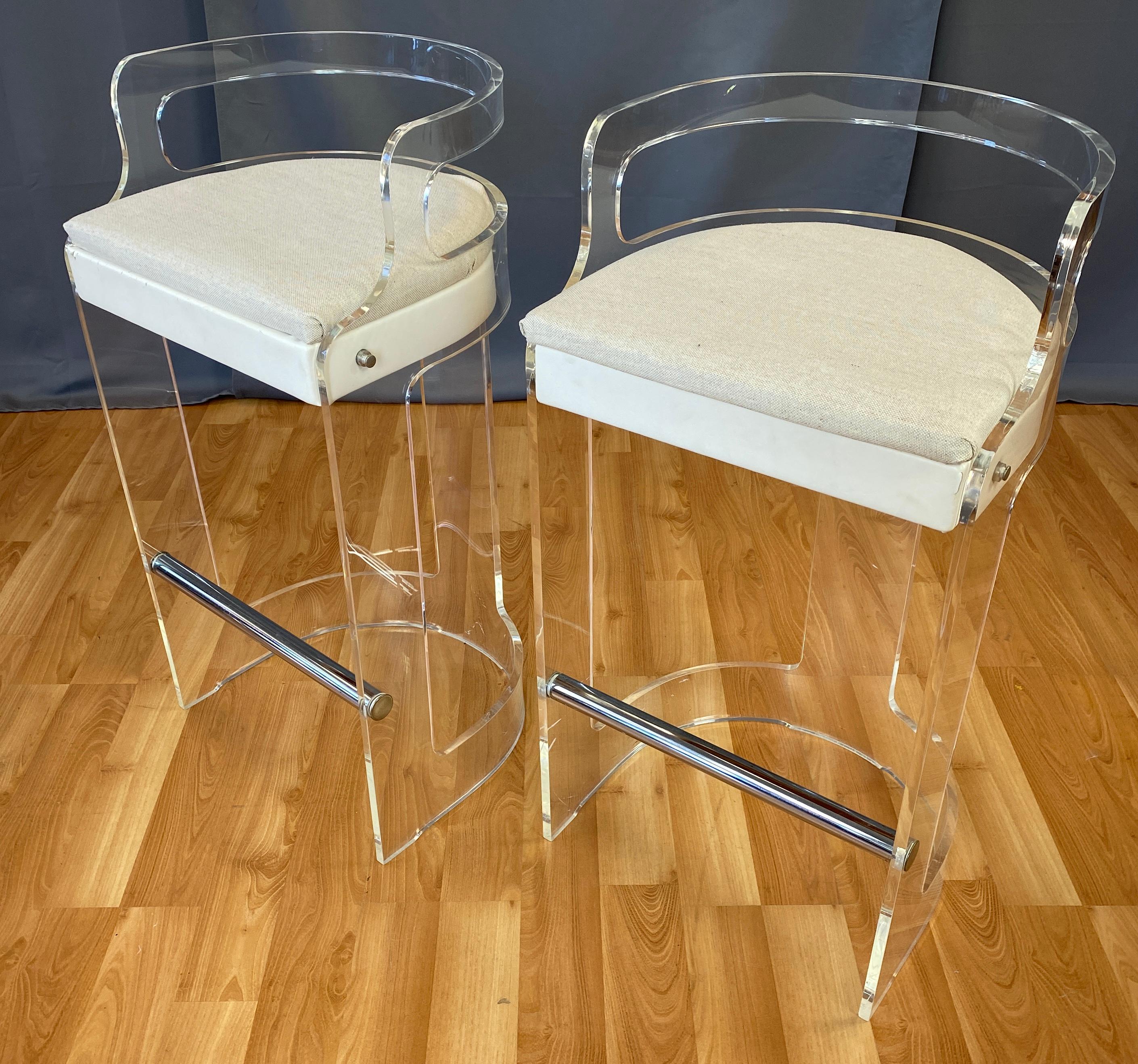 Wonderful pair of 1970s Space Age Lucite bar stools by Hill Mfg of Newburgh New York.
It's look and style is up there with the work of Charles Hollis Jones and Ritts Co.
Bar stools are a nice tall drum shape, with the Lucite frame being all one