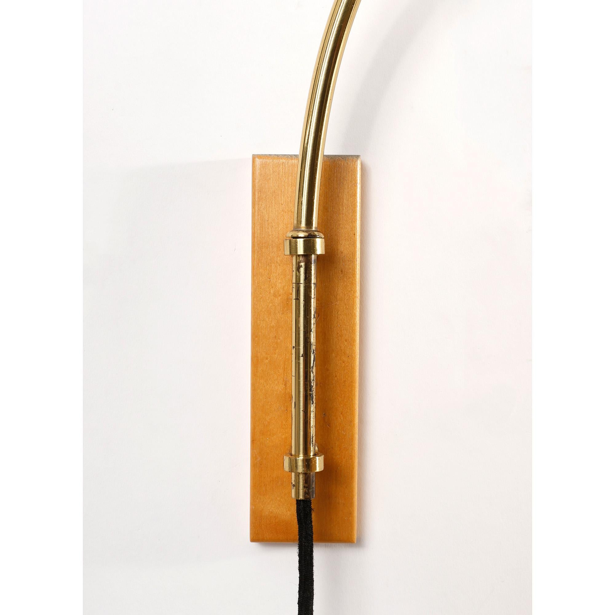 Pareja de apliques regulables, Kalmar Josef Frank, latón madera mimbre, 1960 en venta 7