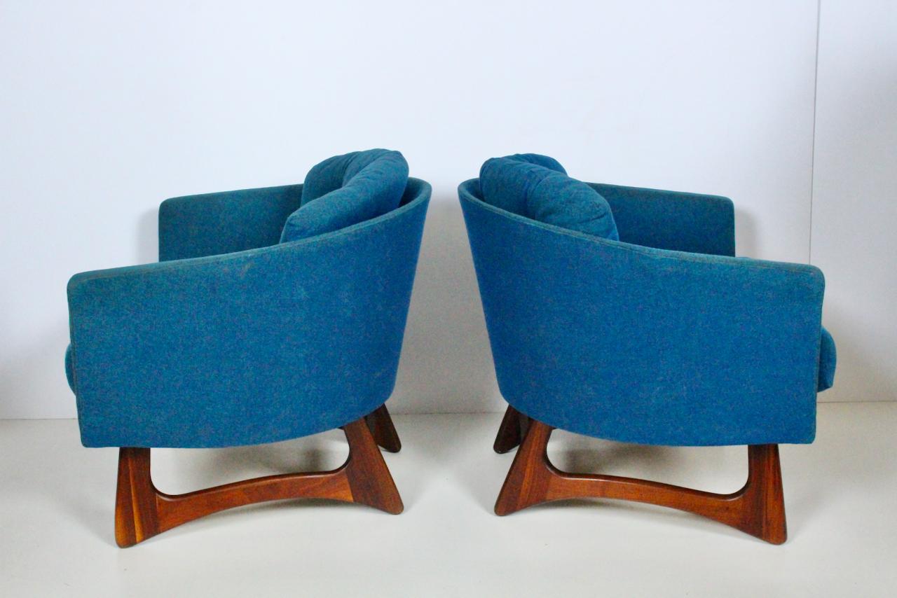 Pair Adrian Pearsall for Craft Associates Wide Barrel Club Chairs In Good Condition In Bainbridge, NY