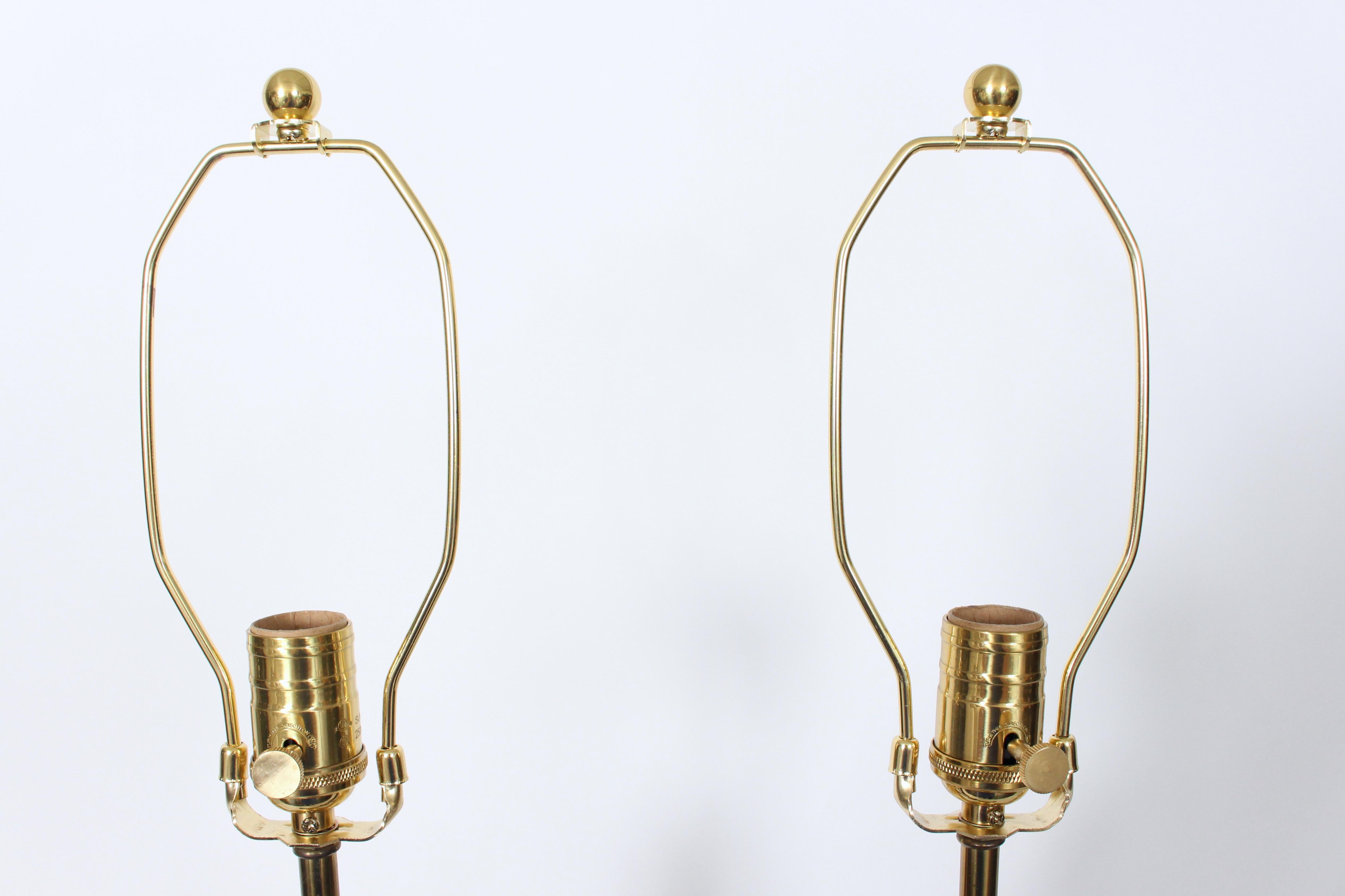 Paire de lampes de table Adrian Pearsall en noyer sculpté et laiton, années 1950 en vente 6