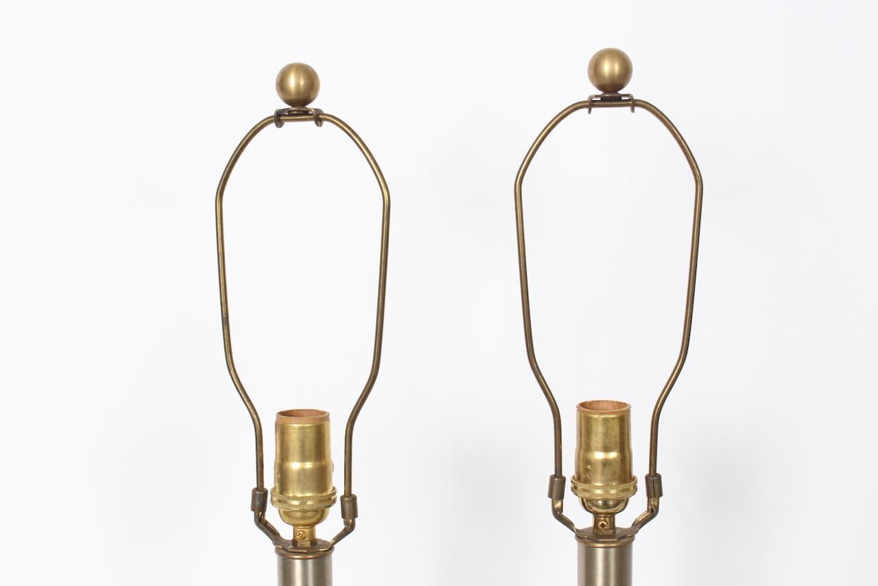 Paire de lampes de table de style Adrian Pearsall Modernity en noyer et acier brossé en vente 7