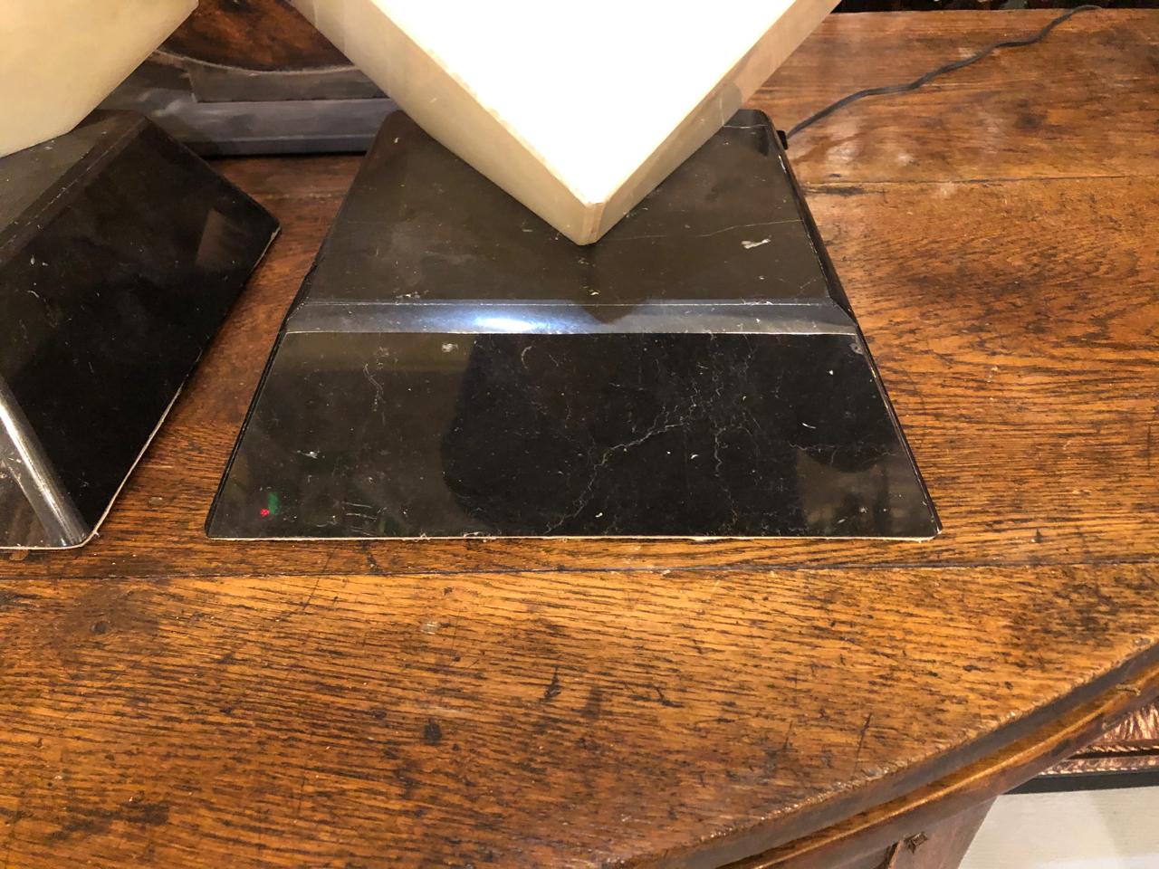Pair of Alabaster Cube Lamps In Good Condition For Sale In Pasadena, CA