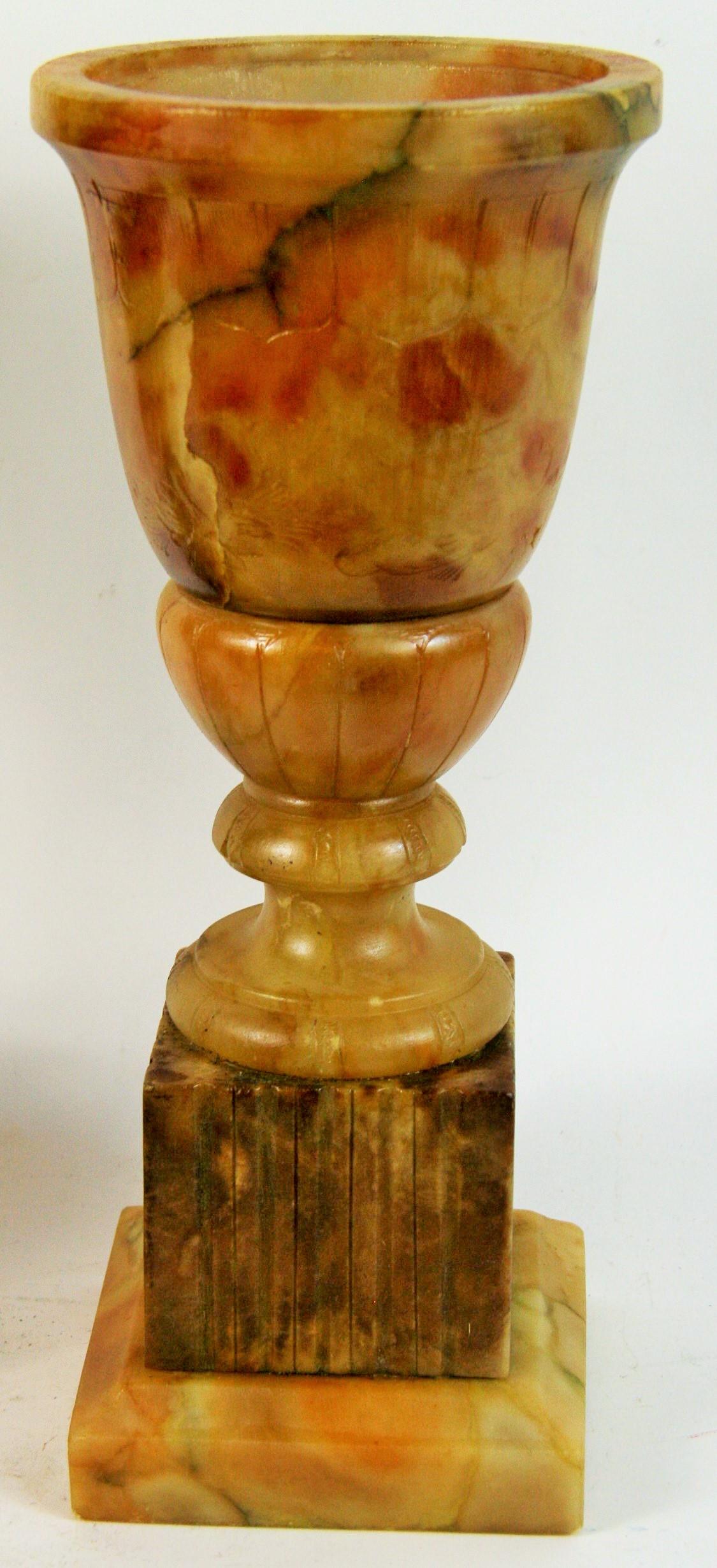Italian Pair of Amber Alabaster Urn Lamps, circa 1940s For Sale