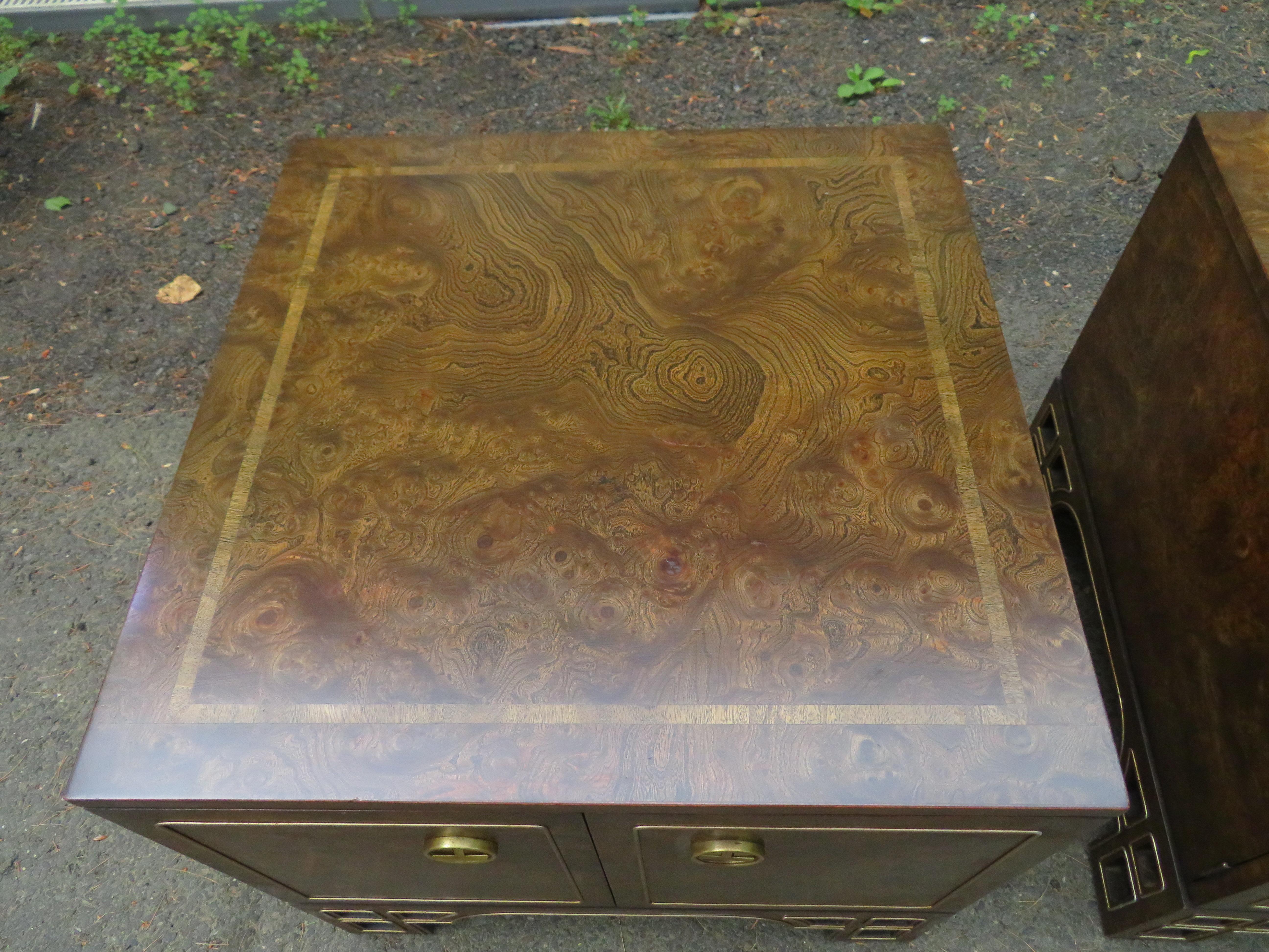 Pair Amboyna Burl Brass Mastercraft Asian End/Night Stands Mid-Century Modern In Good Condition For Sale In Pemberton, NJ