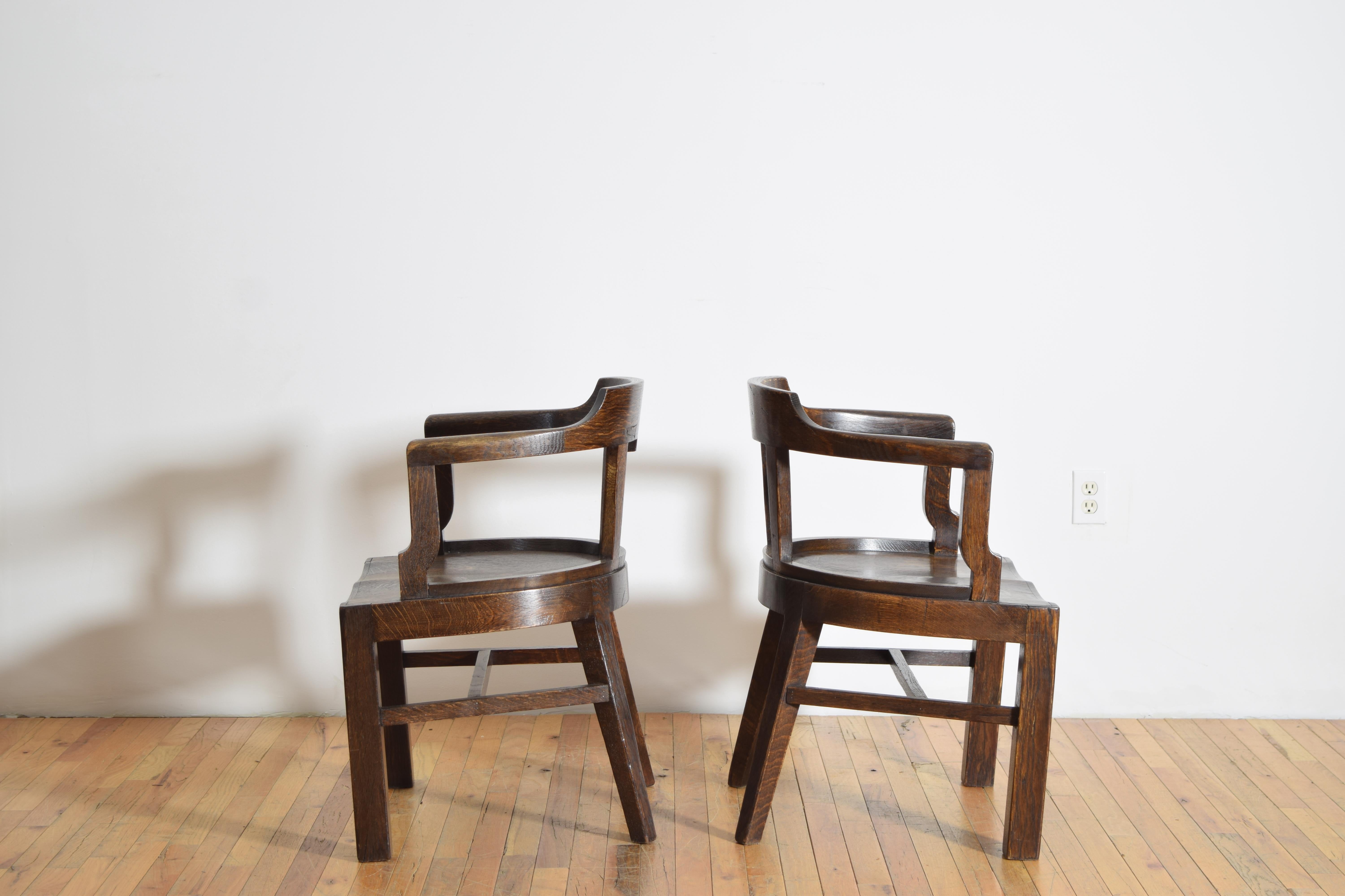 Paire de fauteuils en chêne massif de style Arts and Crafts américain, début du 20e siècle Bon état - En vente à Atlanta, GA