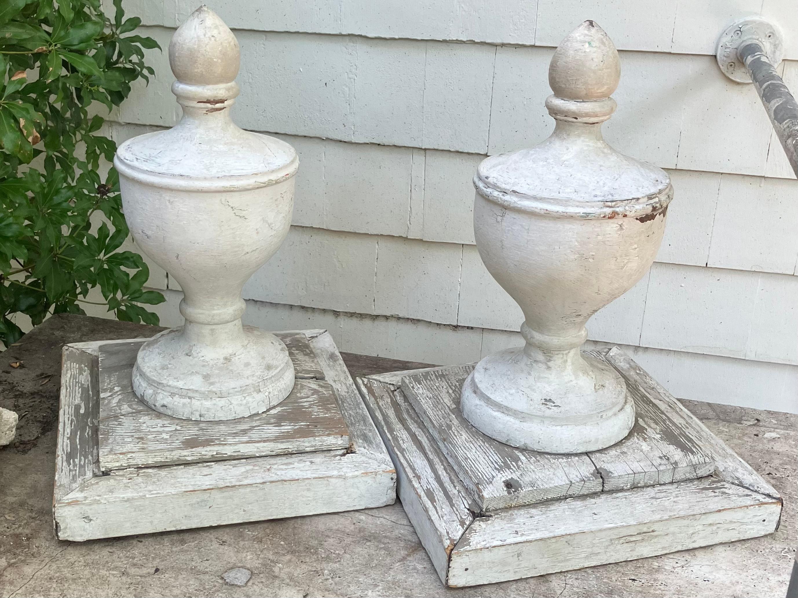 Pair American Carved Urn Finials In Good Condition For Sale In New York, NY