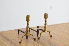 Paar amerikanische spätklassizistische Messing- und Eisen-Andirons, ca. 1840
