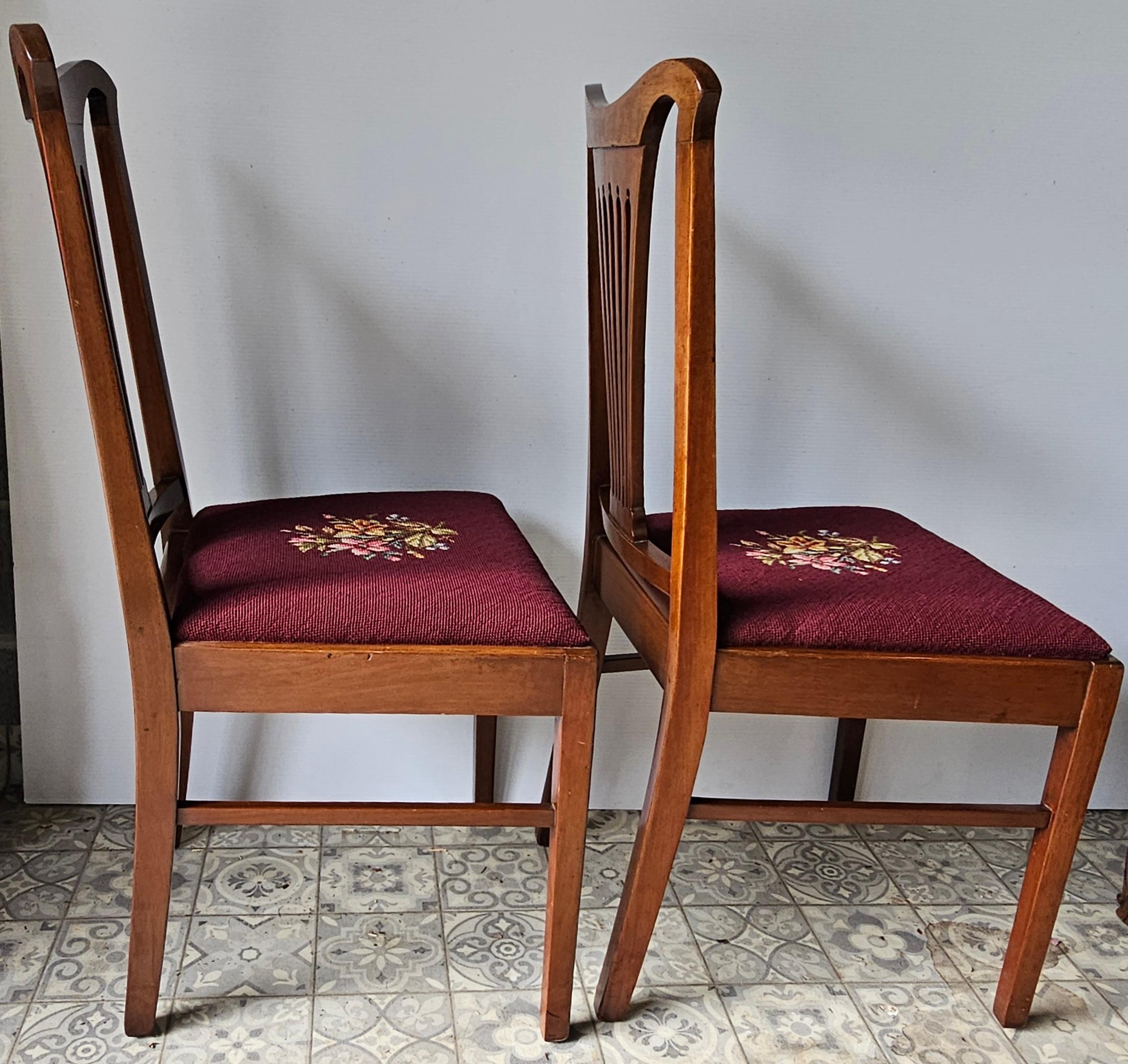 Pareja de sillas americanas tapizadas de caoba y punto de aguja en Bueno estado para la venta en Germantown, MD