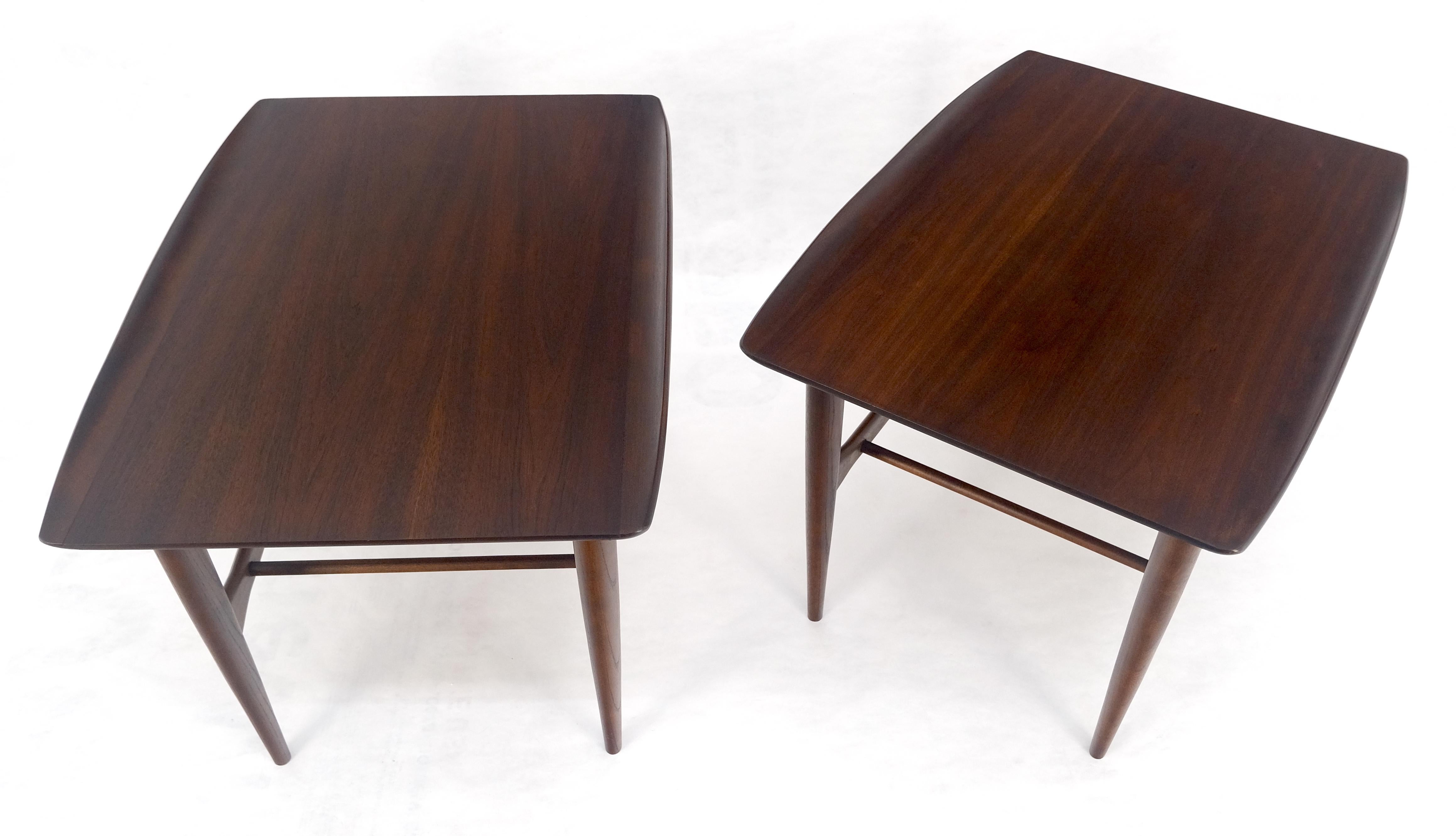 Américain Pair American Mid Century Modern Walnut Rolled Edges End Side Tables MINT! en vente