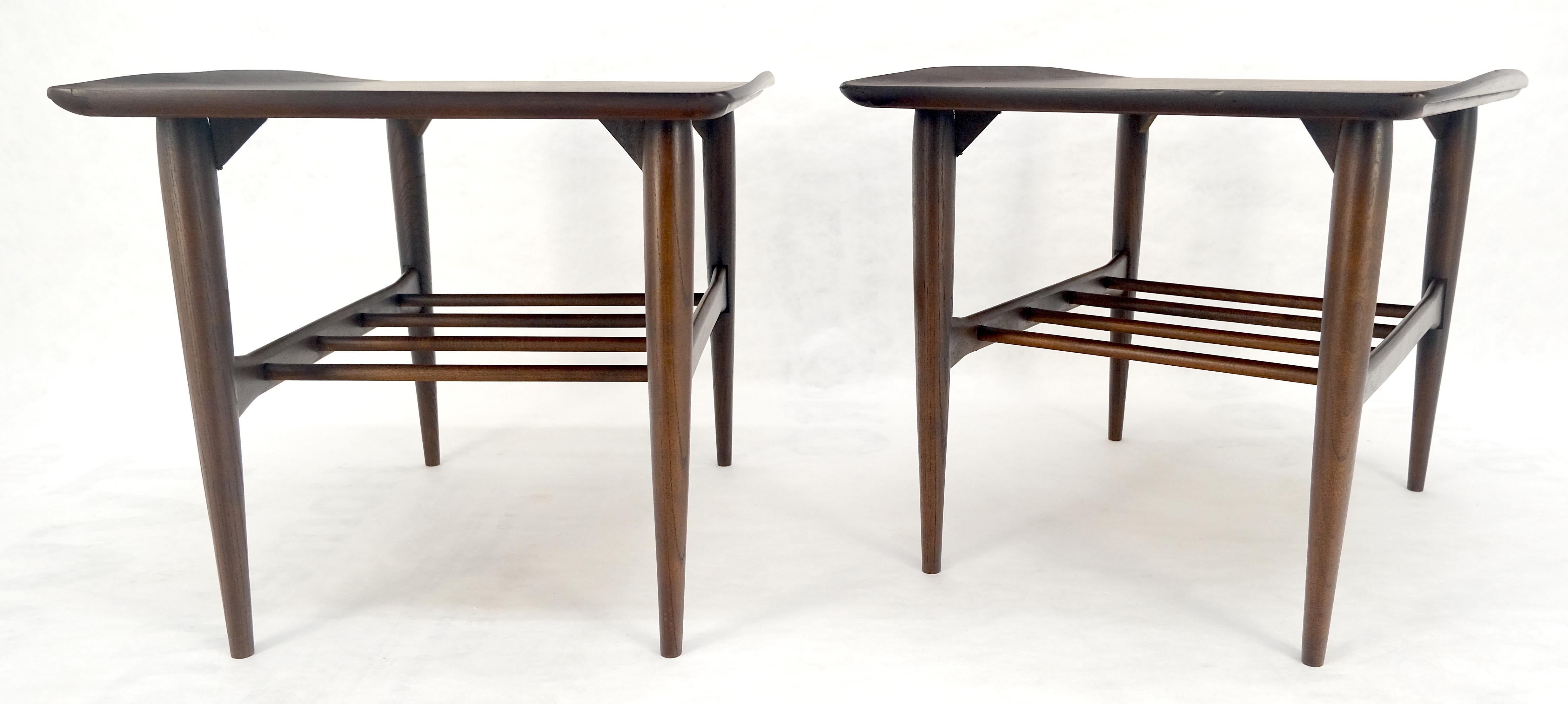 Laqué Pair American Mid Century Modern Walnut Rolled Edges End Side Tables MINT! en vente
