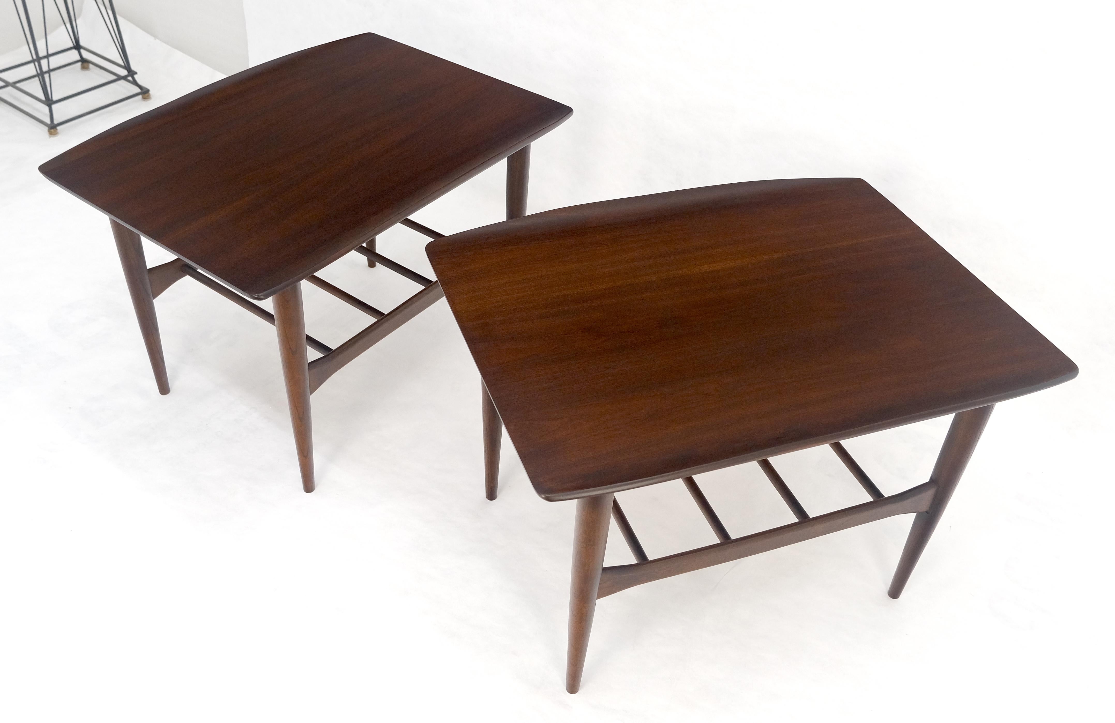 Noyer Pair American Mid Century Modern Walnut Rolled Edges End Side Tables MINT! en vente