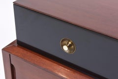 Paire de tables de chevet américaines modernes en acajou et en bois d'ébène, American of Martinsvi